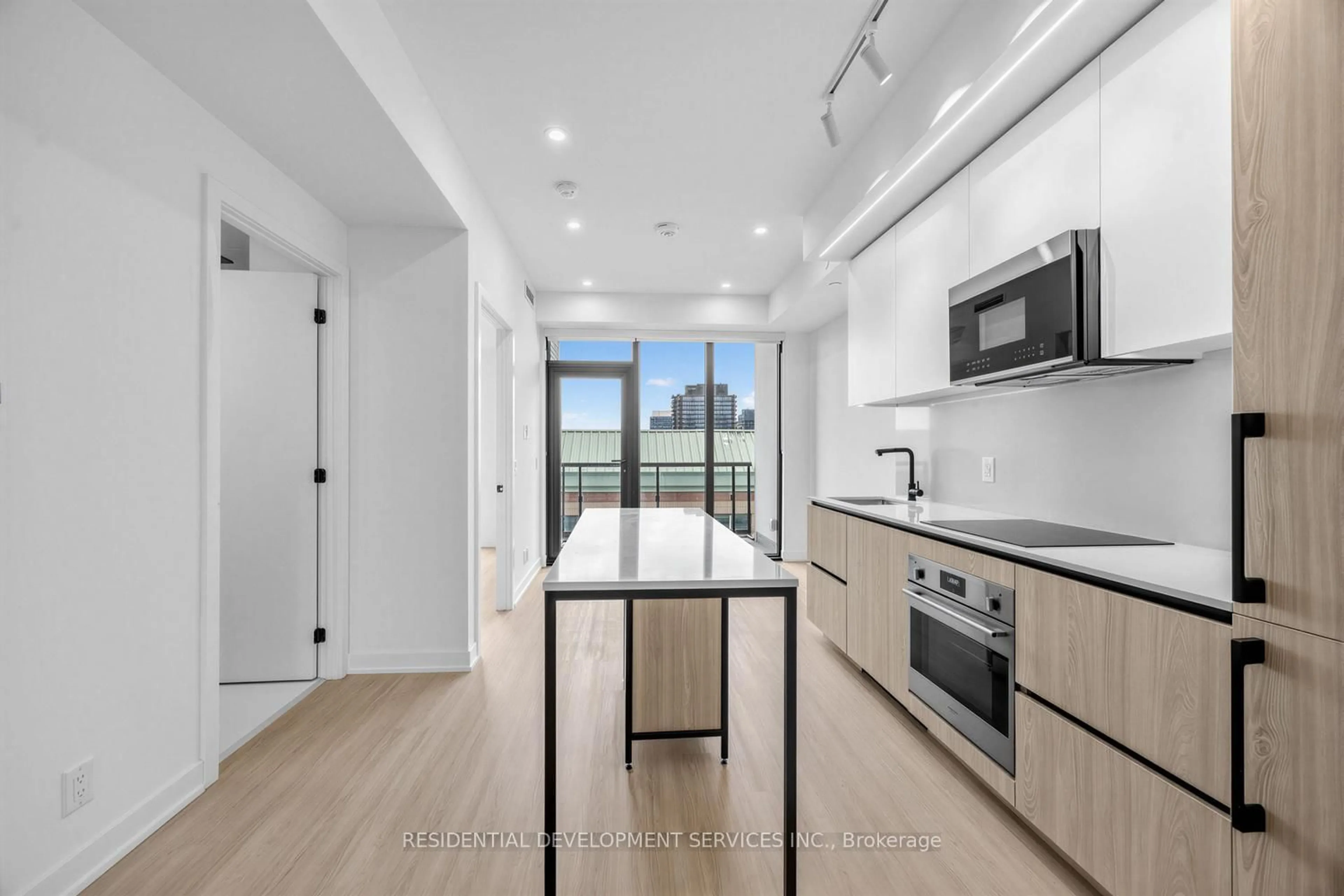 Open concept kitchen, ceramic/tile floor for 699 Sheppard Ave #505, Toronto Ontario M2K 0J5