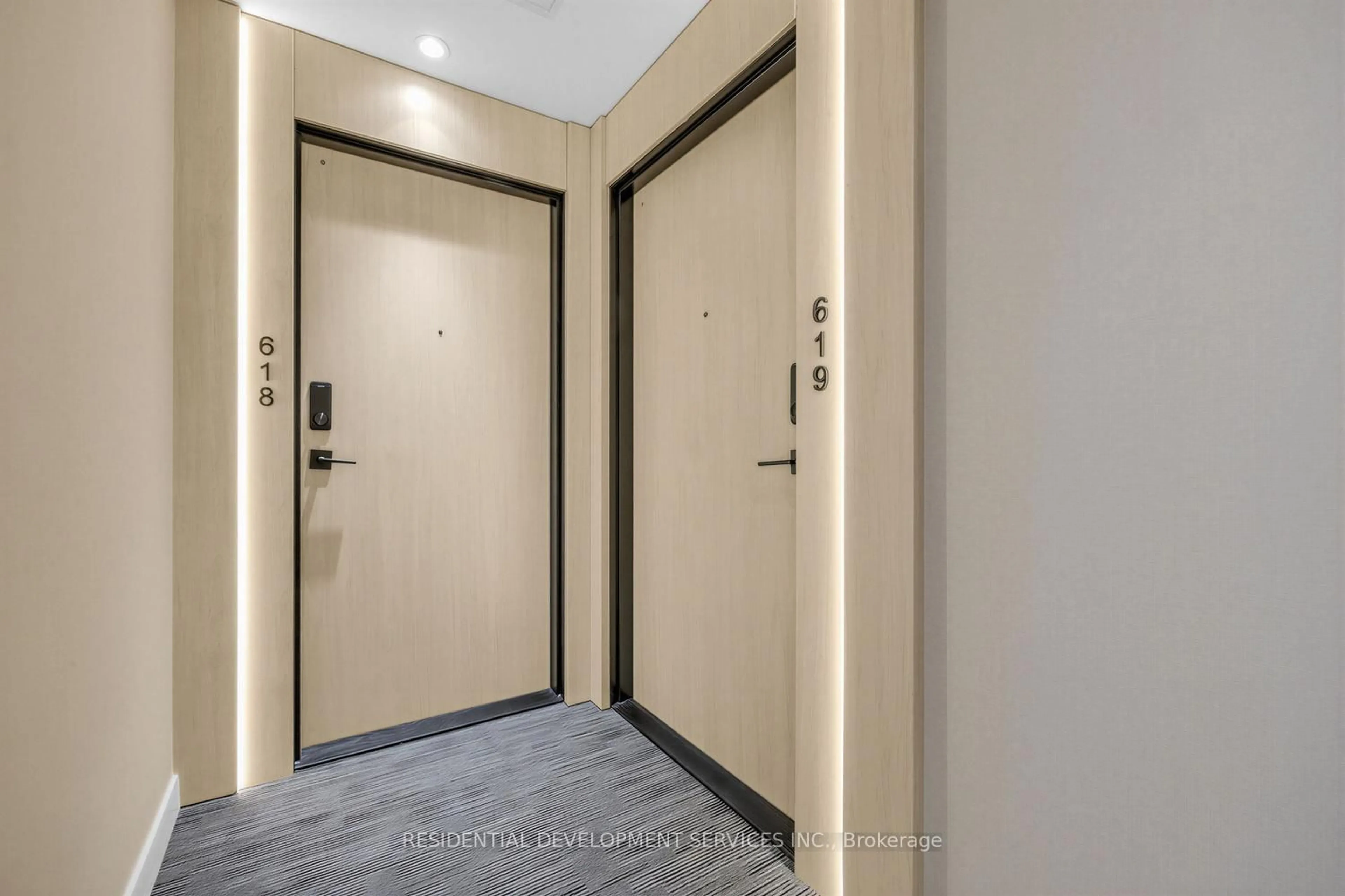 Indoor foyer for 699 Sheppard Ave #619, Toronto Ontario M2K 0J5