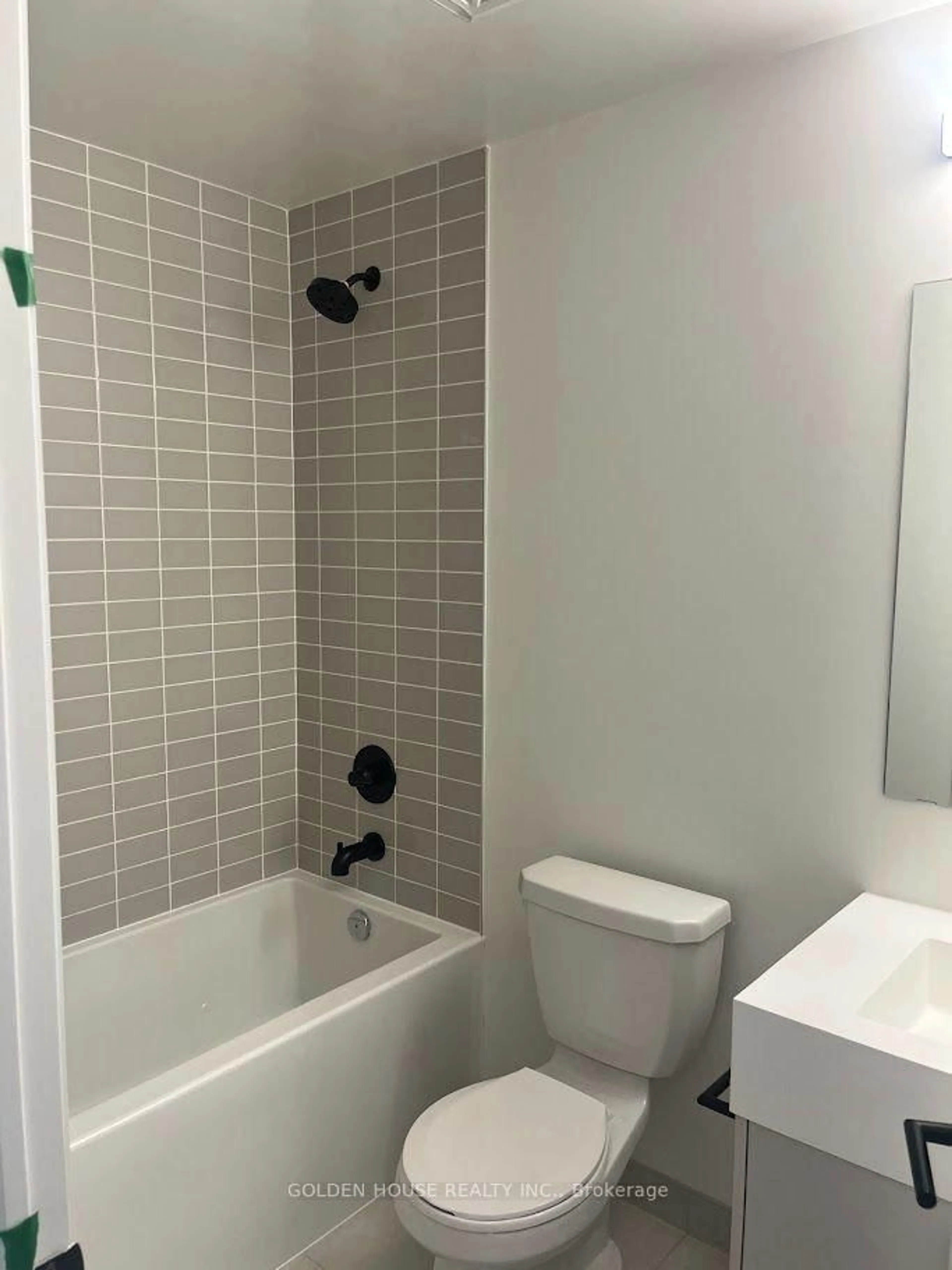Standard bathroom, ceramic/tile floor for 280 Dundas St #605, Toronto Ontario M5T 0E3
