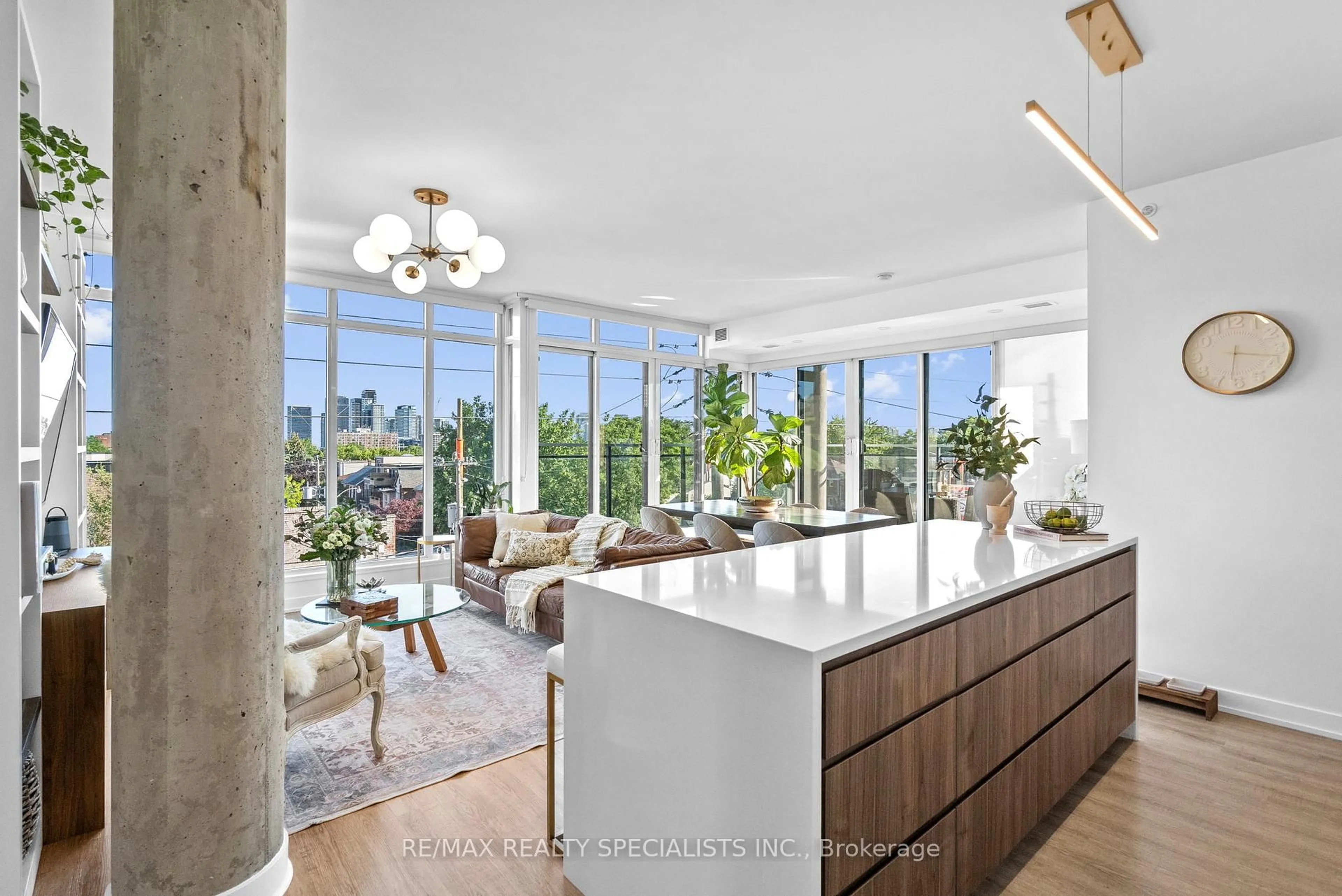 Open concept kitchen, ceramic/tile floor for 205 Manning Ave #310, Toronto Ontario M6J 1V5