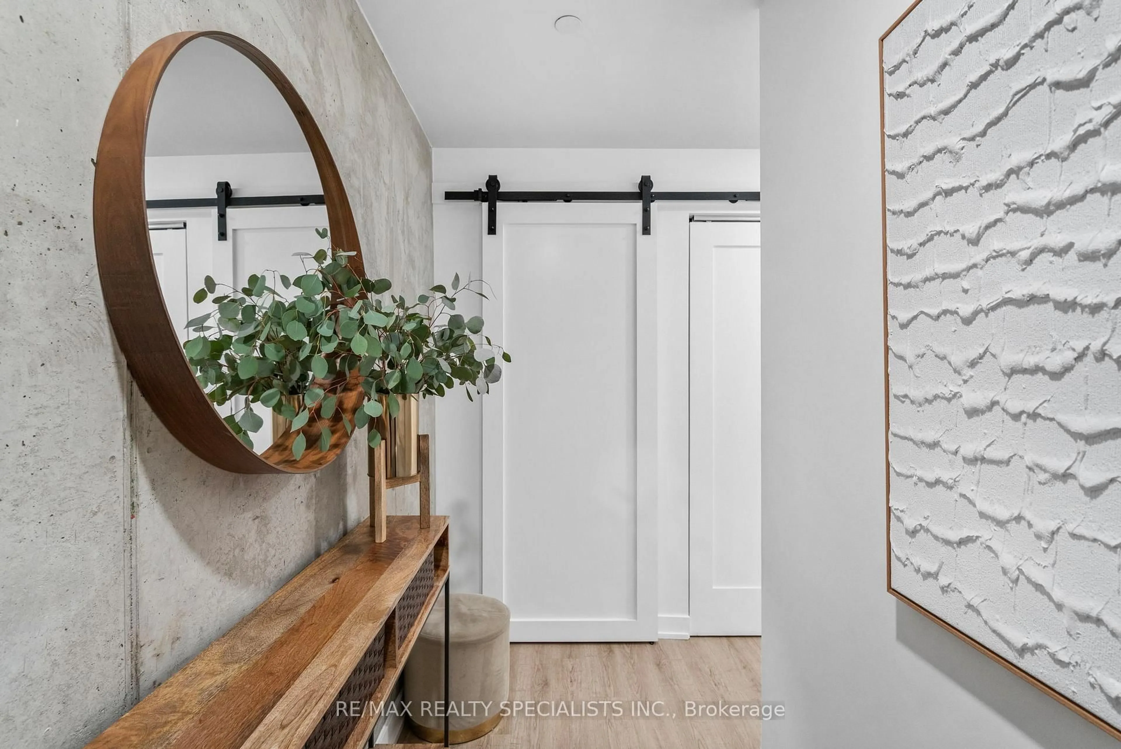 Indoor entryway for 205 Manning Ave #310, Toronto Ontario M6J 1V5