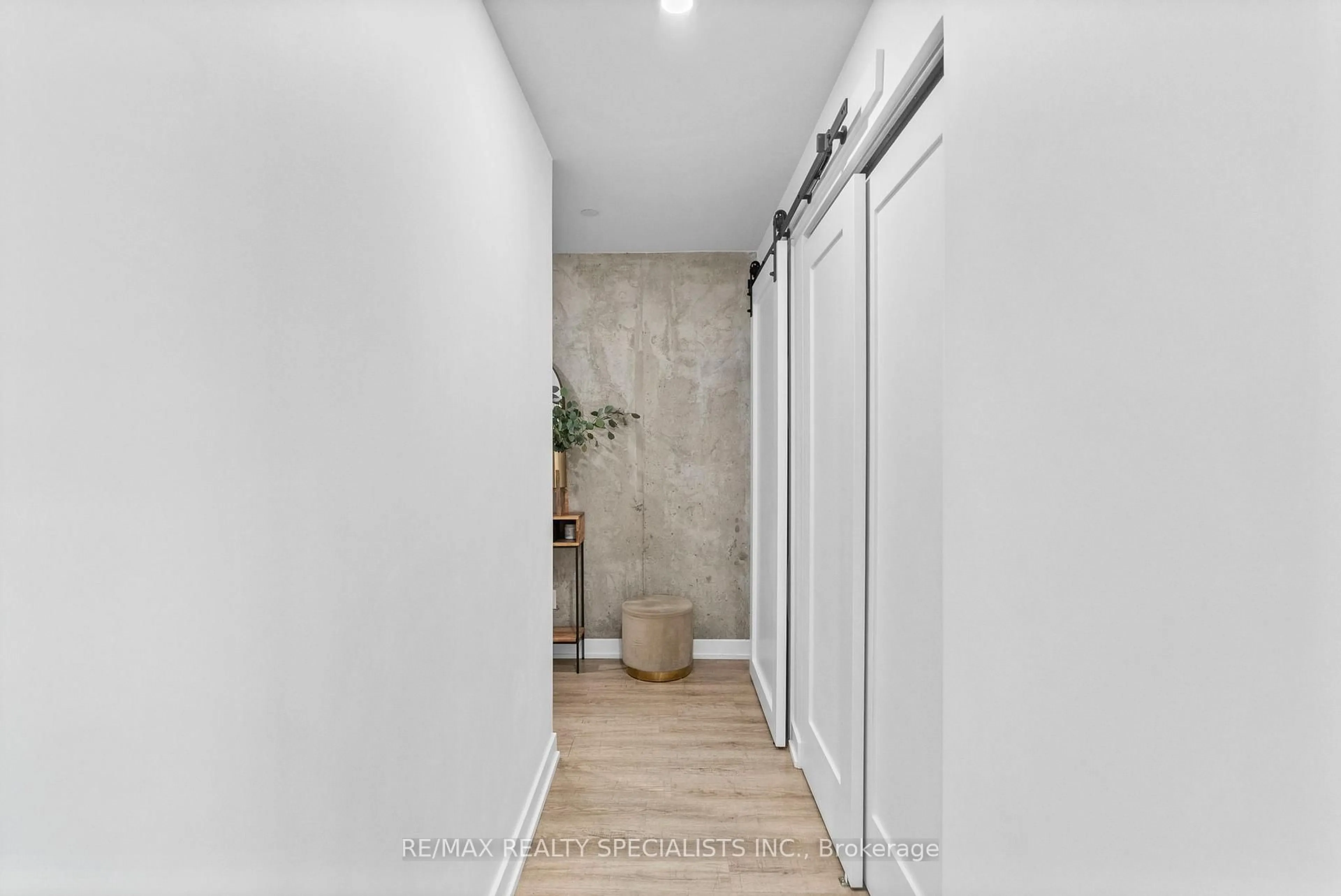 Indoor entryway for 205 Manning Ave #310, Toronto Ontario M6J 1V5