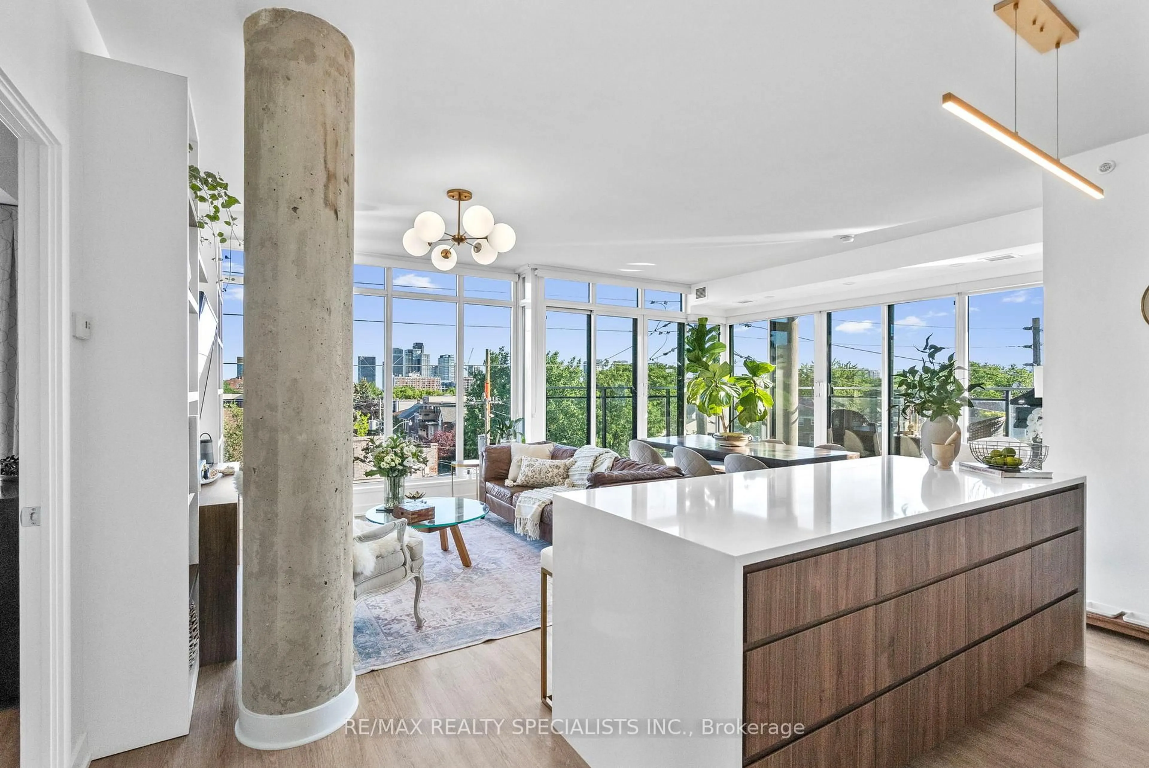 Open concept kitchen, ceramic/tile floor for 205 Manning Ave #310, Toronto Ontario M6J 1V5