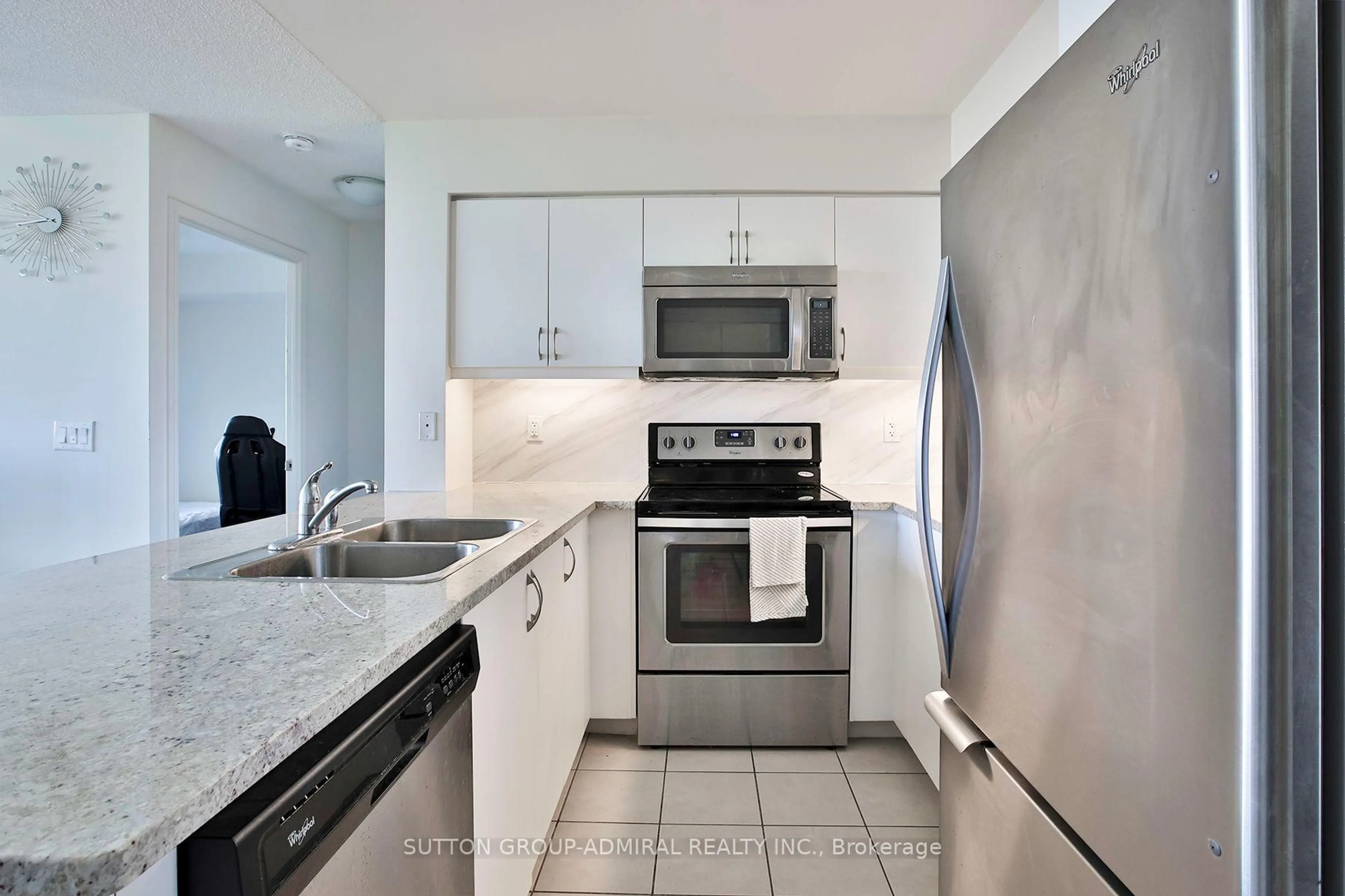Standard kitchen, ceramic/tile floor for 25 Lower Simcoe St #1017, Toronto Ontario M5J 3A1