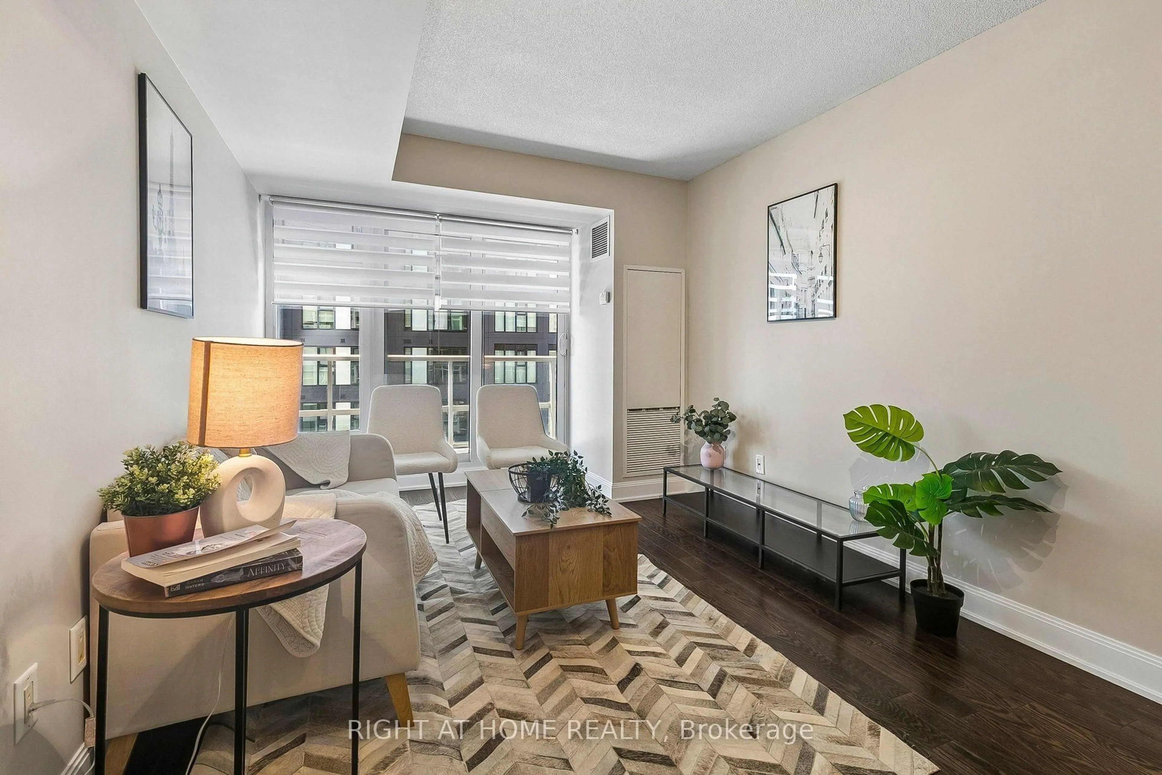 Living room with furniture, unknown for 2181 Yonge St #2804, Toronto Ontario M4S 2B1