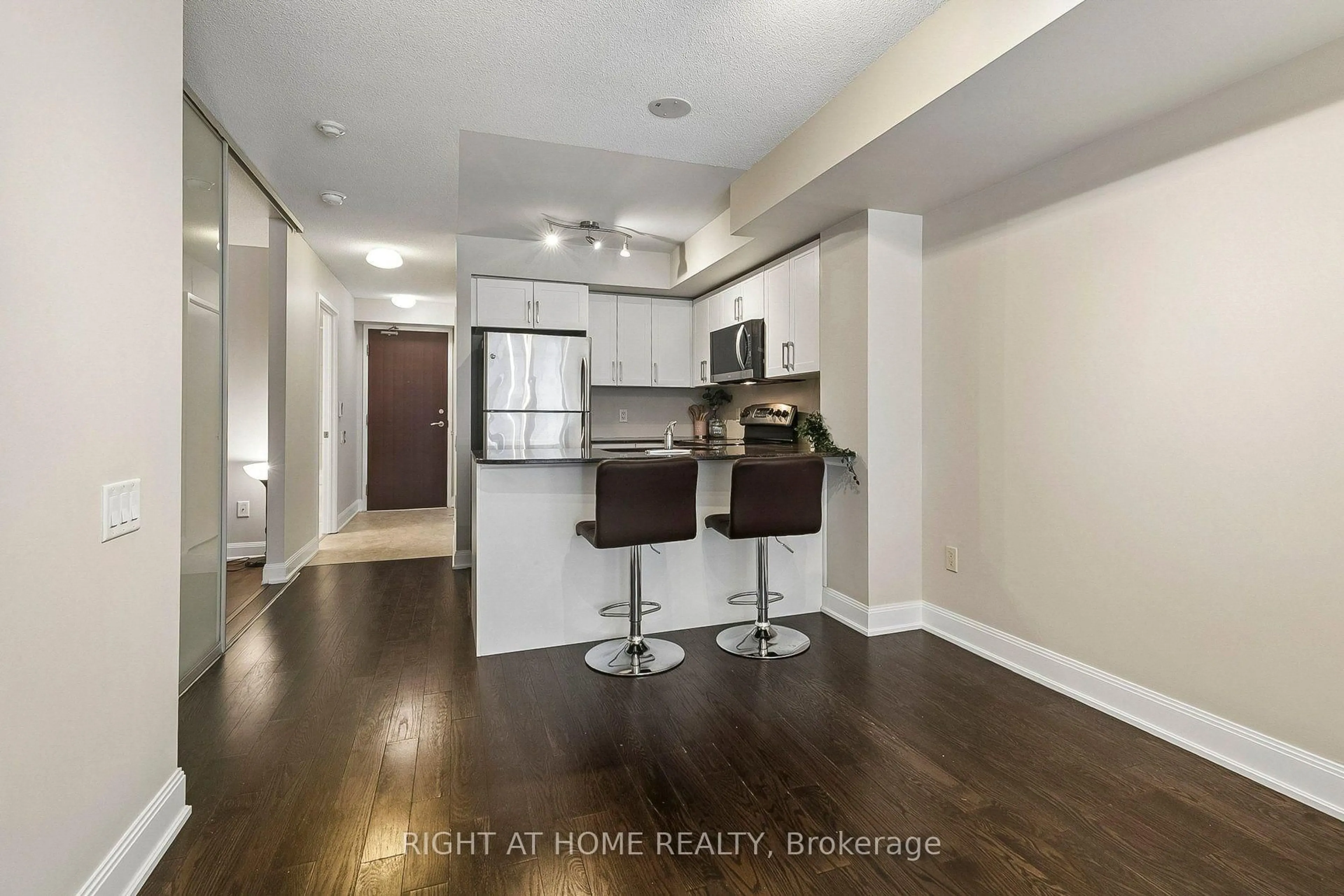 Open concept kitchen, unknown for 2181 Yonge St #2804, Toronto Ontario M4S 2B1