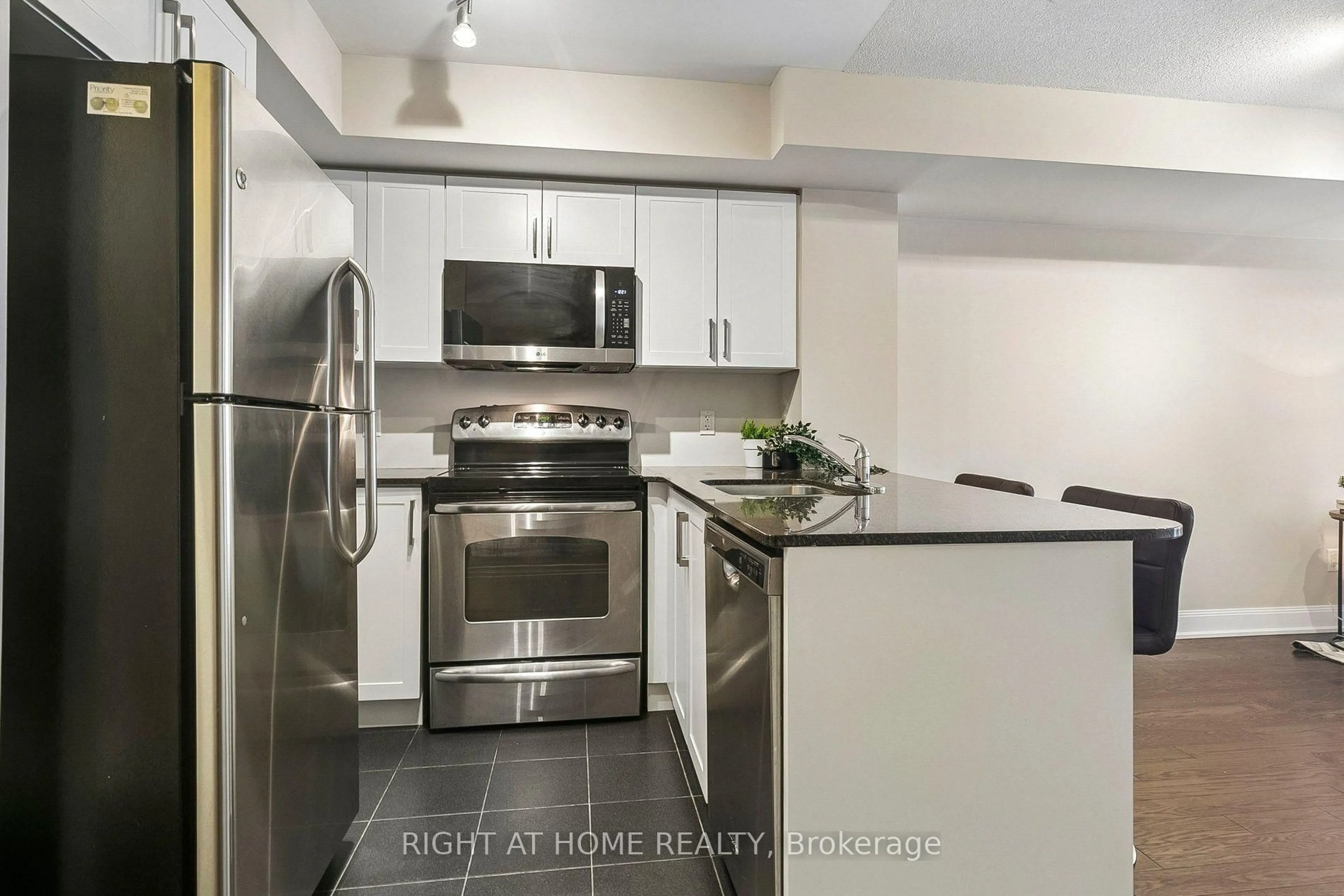 Standard kitchen, unknown for 2181 Yonge St #2804, Toronto Ontario M4S 2B1