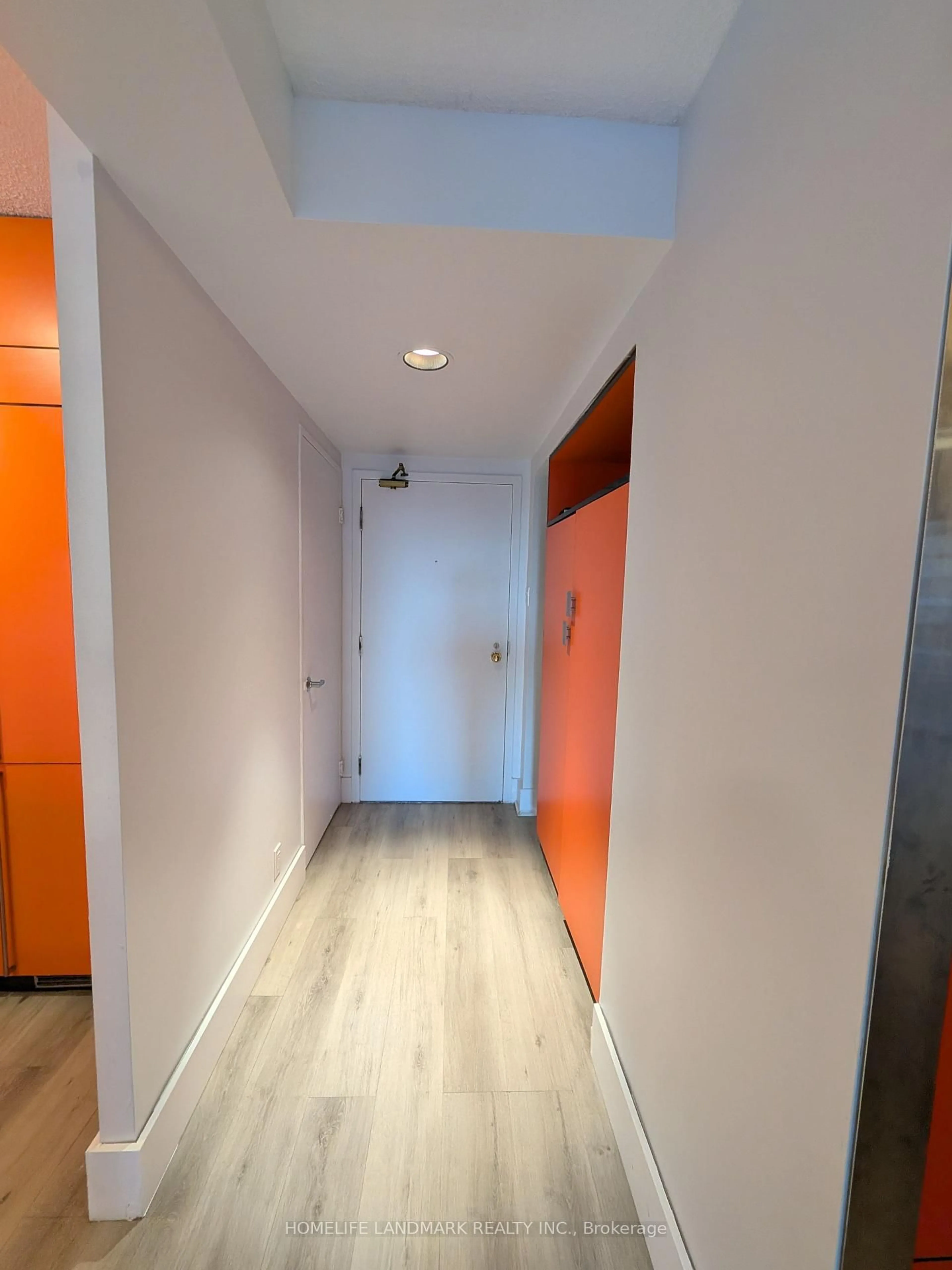Indoor foyer for 92 King St #805, Toronto Ontario M5H 1H1