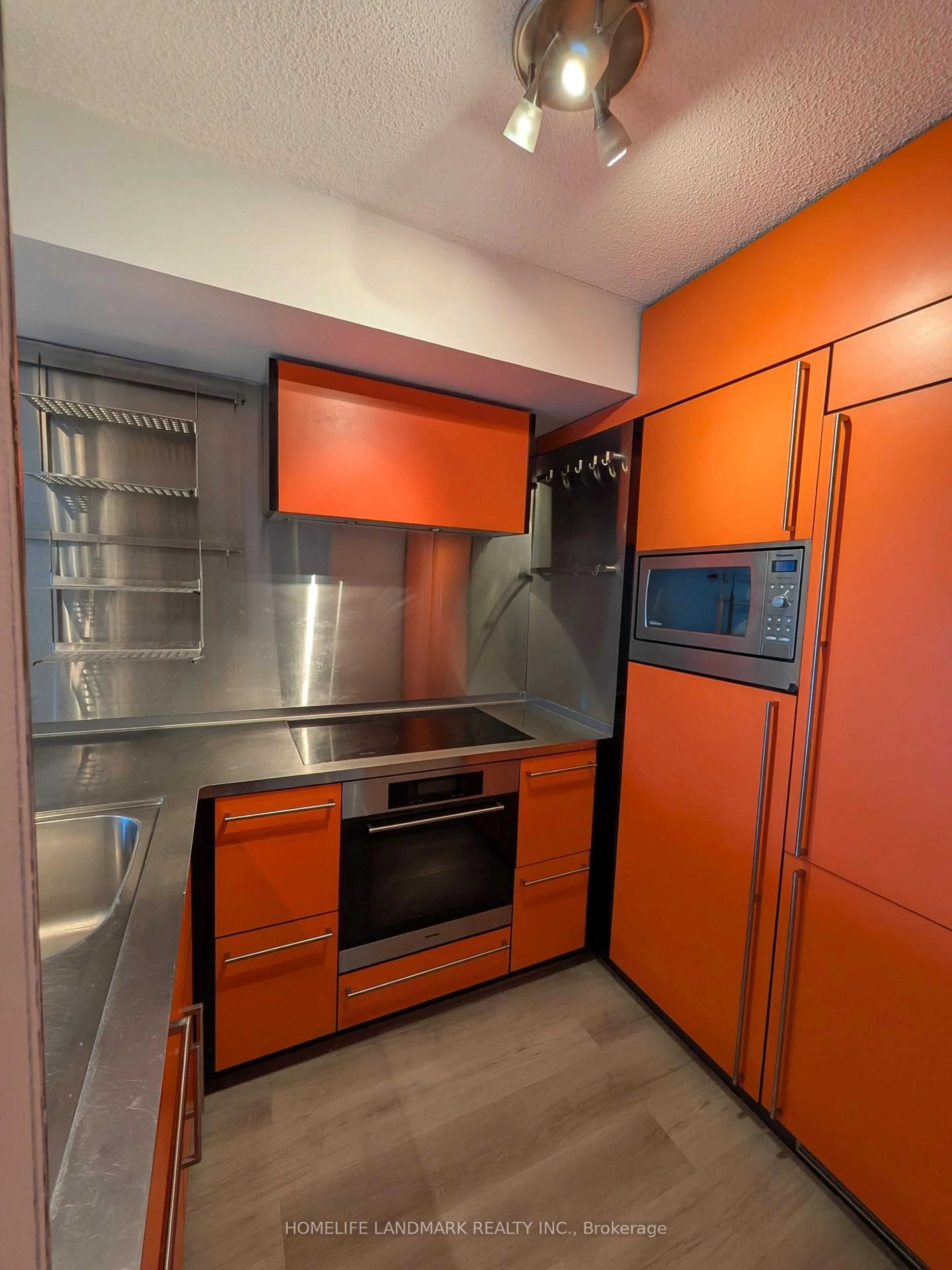 Standard kitchen, unknown for 92 King St #805, Toronto Ontario M5H 1H1