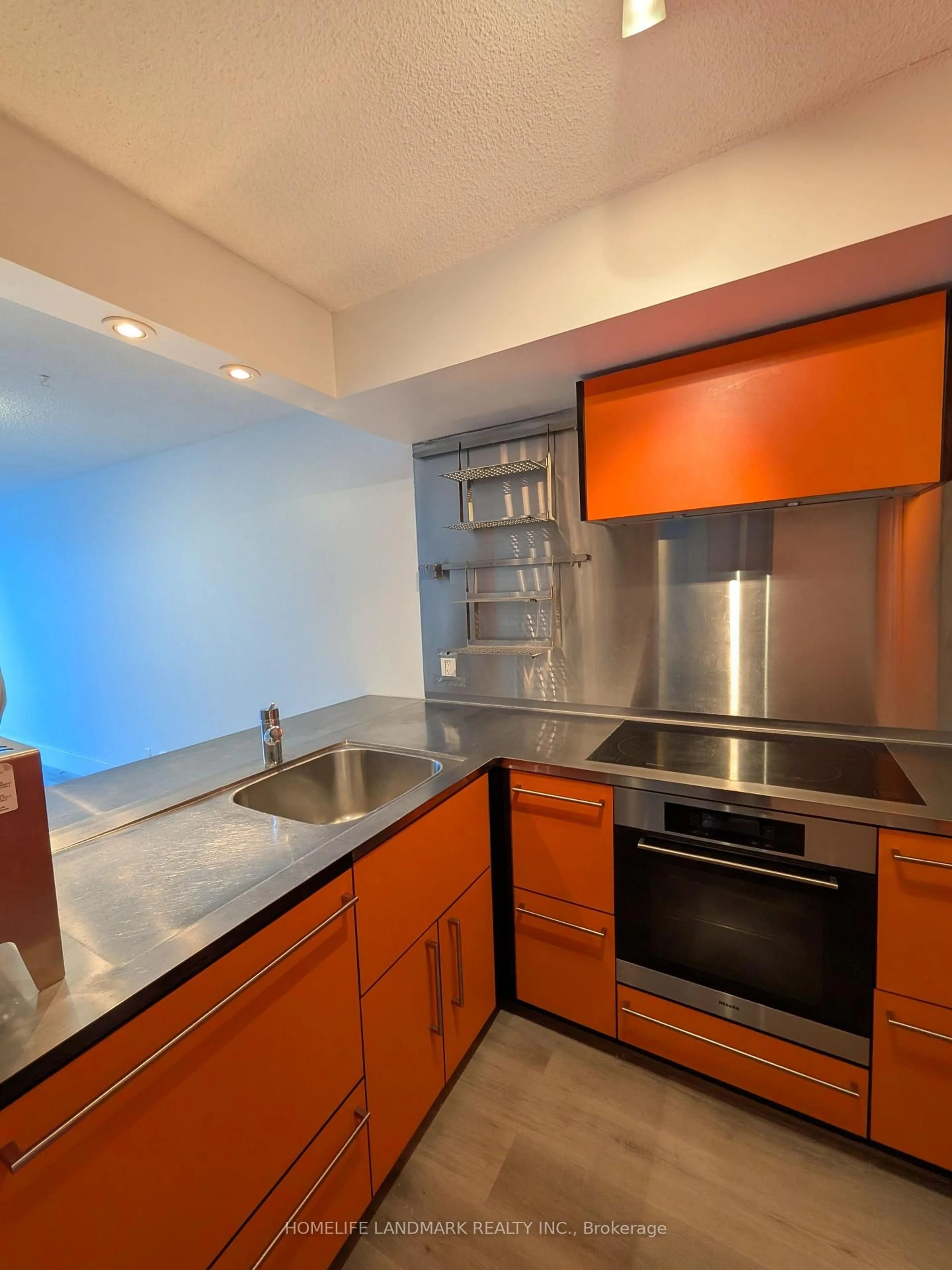 Standard kitchen, unknown for 92 King St #805, Toronto Ontario M5H 1H1