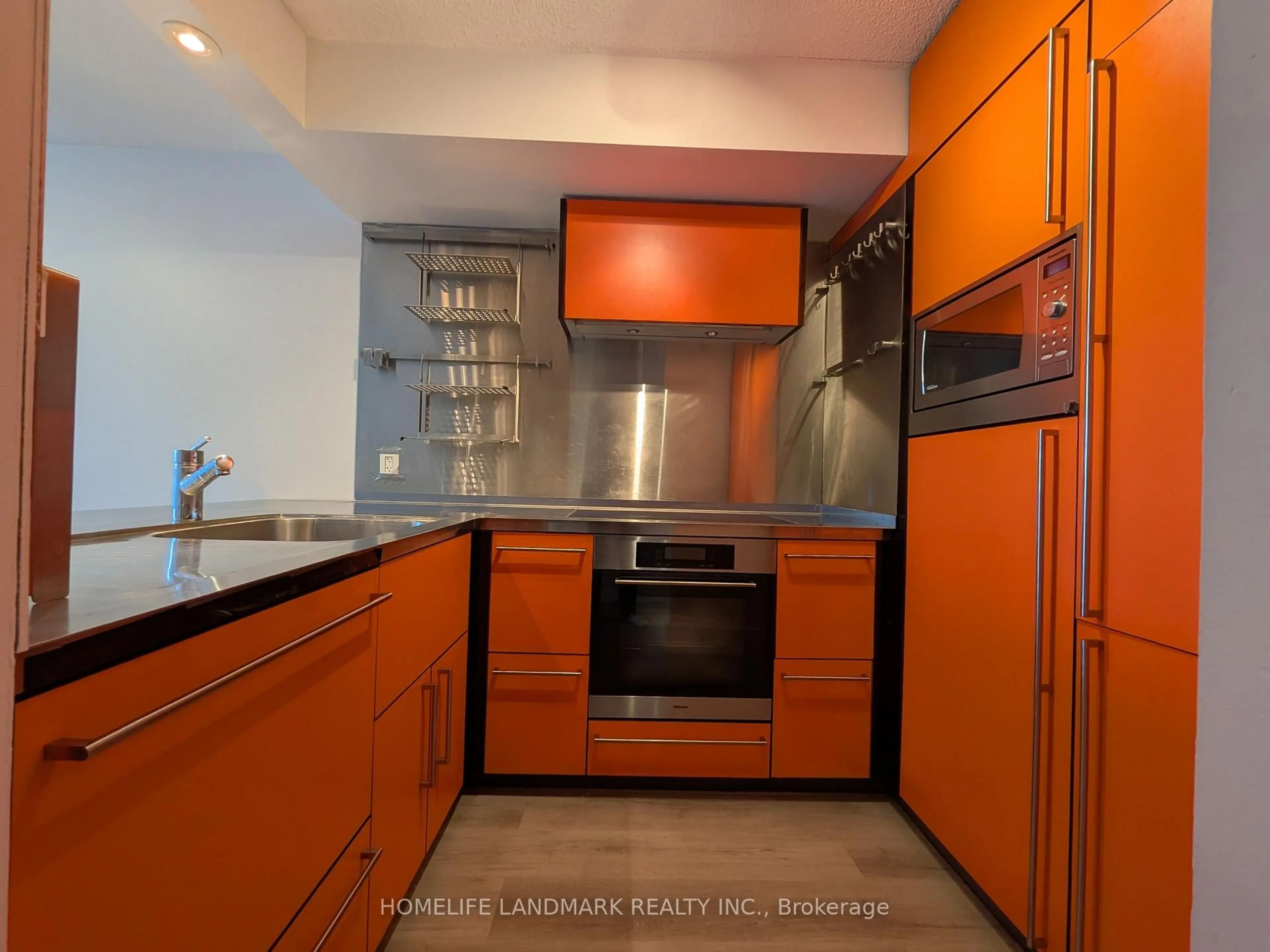 Standard kitchen, unknown for 92 King St #805, Toronto Ontario M5H 1H1