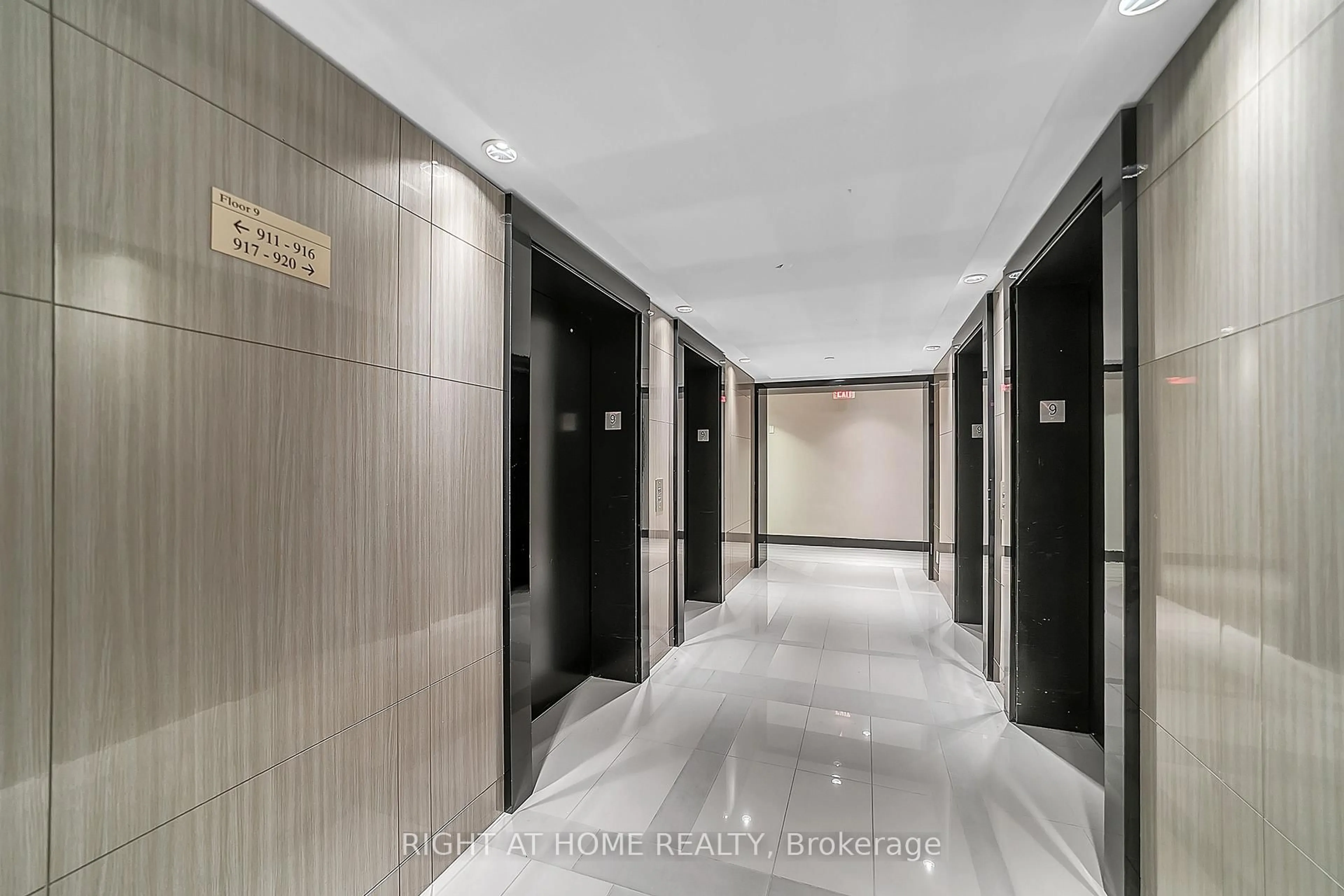 Indoor foyer for 98 Lillian St ## 916, Toronto Ontario M4S 0A5