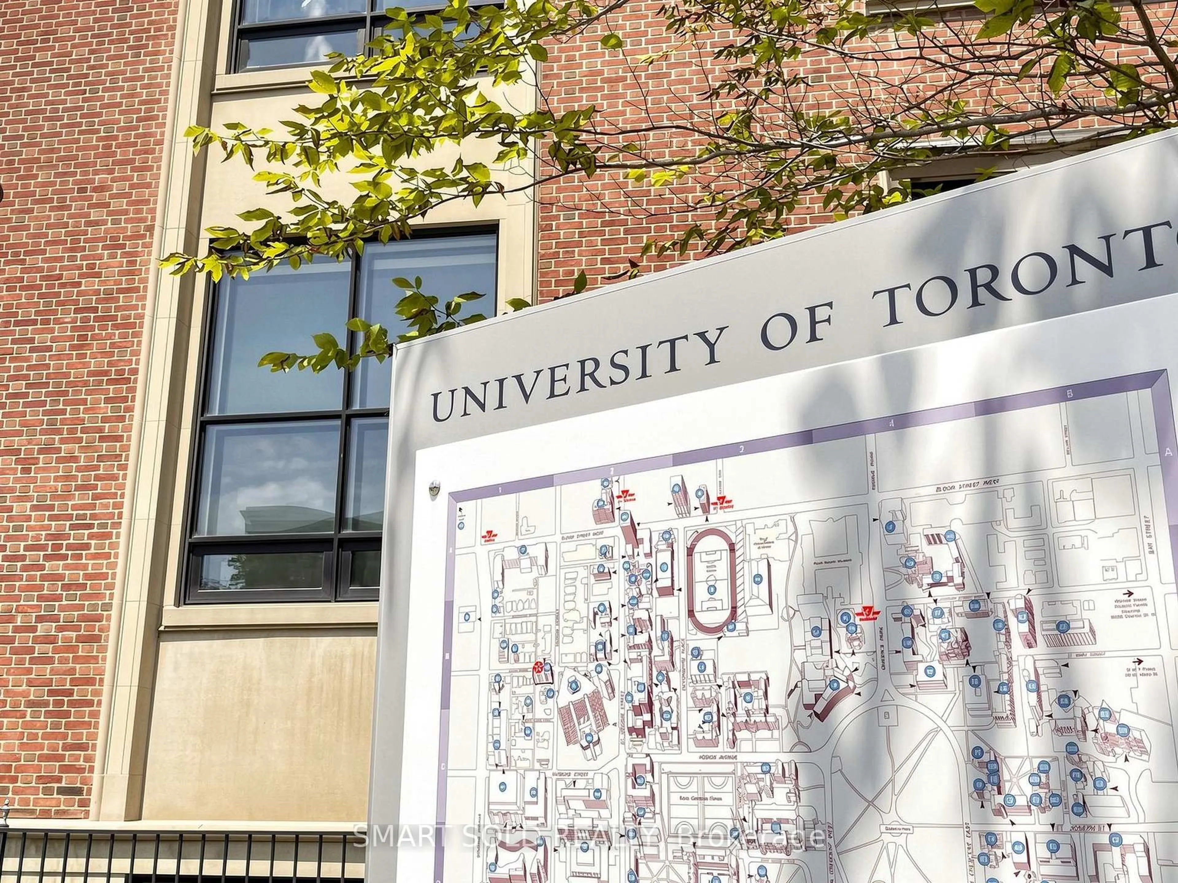 Indoor foyer for 203 College St #1405, Toronto Ontario M5T 0C8