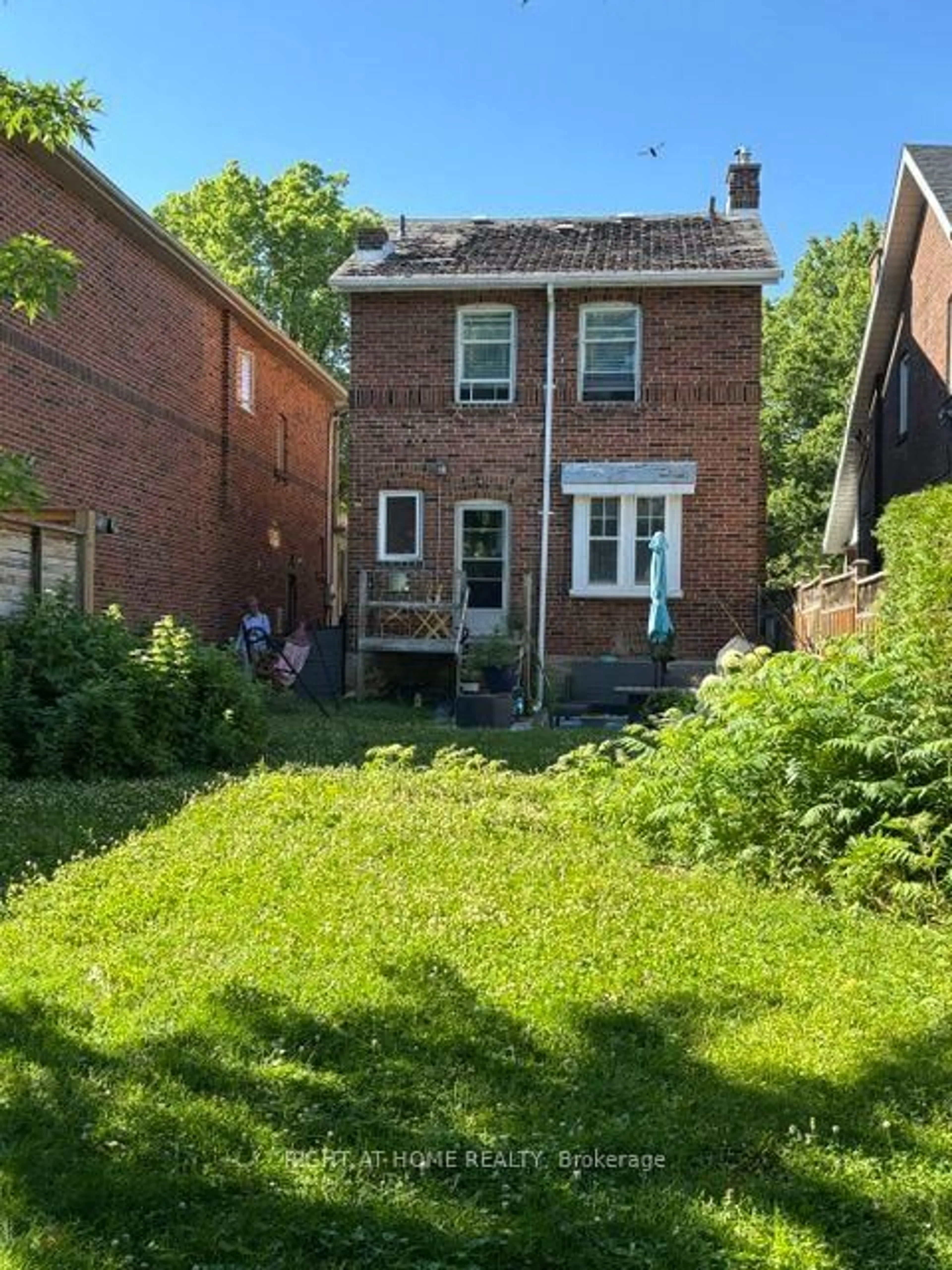 A pic from outside/outdoor area/front of a property/back of a property/a pic from drone, street for 77 St Germain Ave, Toronto Ontario M5M 1V9