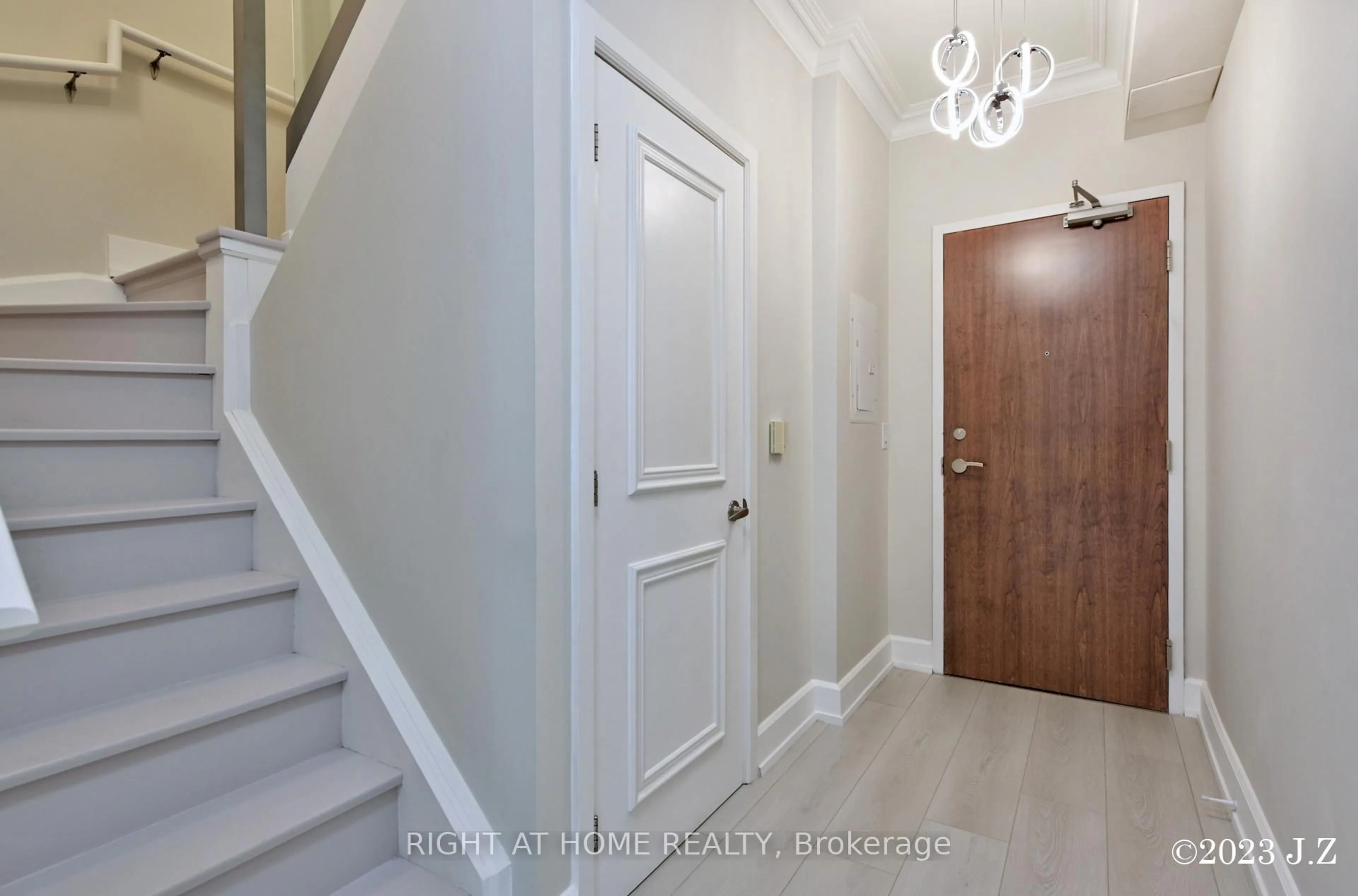 Indoor entryway for 650 Sheppard Ave #PH15, Toronto Ontario M2K 1B7