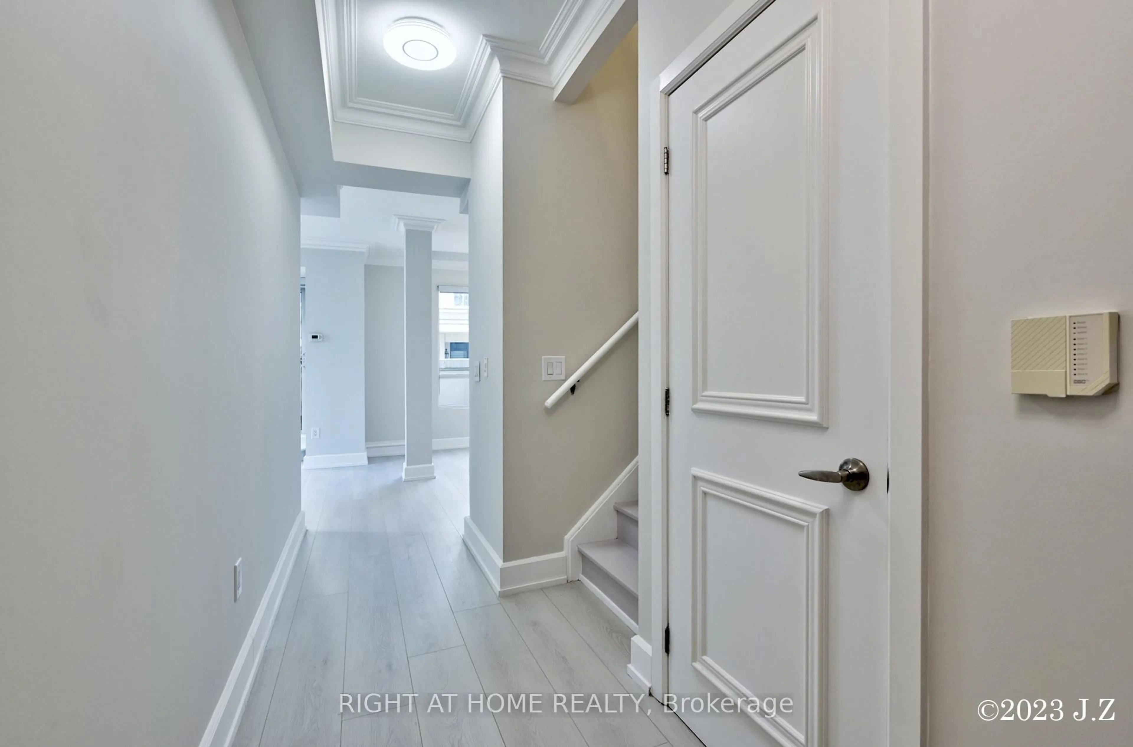 Indoor entryway for 650 Sheppard Ave #PH15, Toronto Ontario M2K 1B7