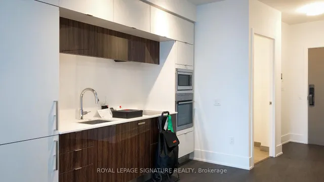 10 York St #5601, Toronto 3