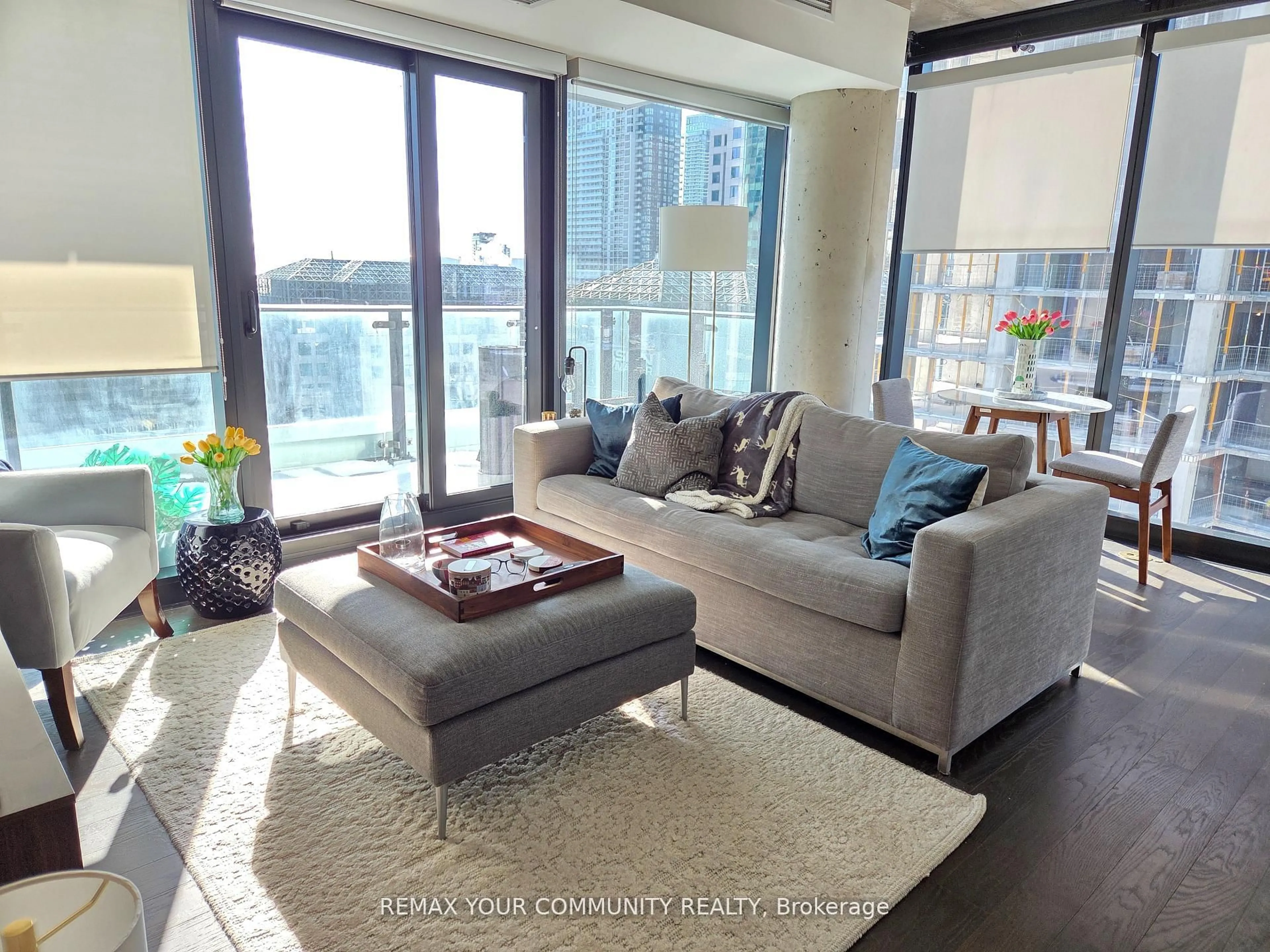 Living room with furniture, unknown for 224 King St #2107, Toronto Ontario M5V 1H8