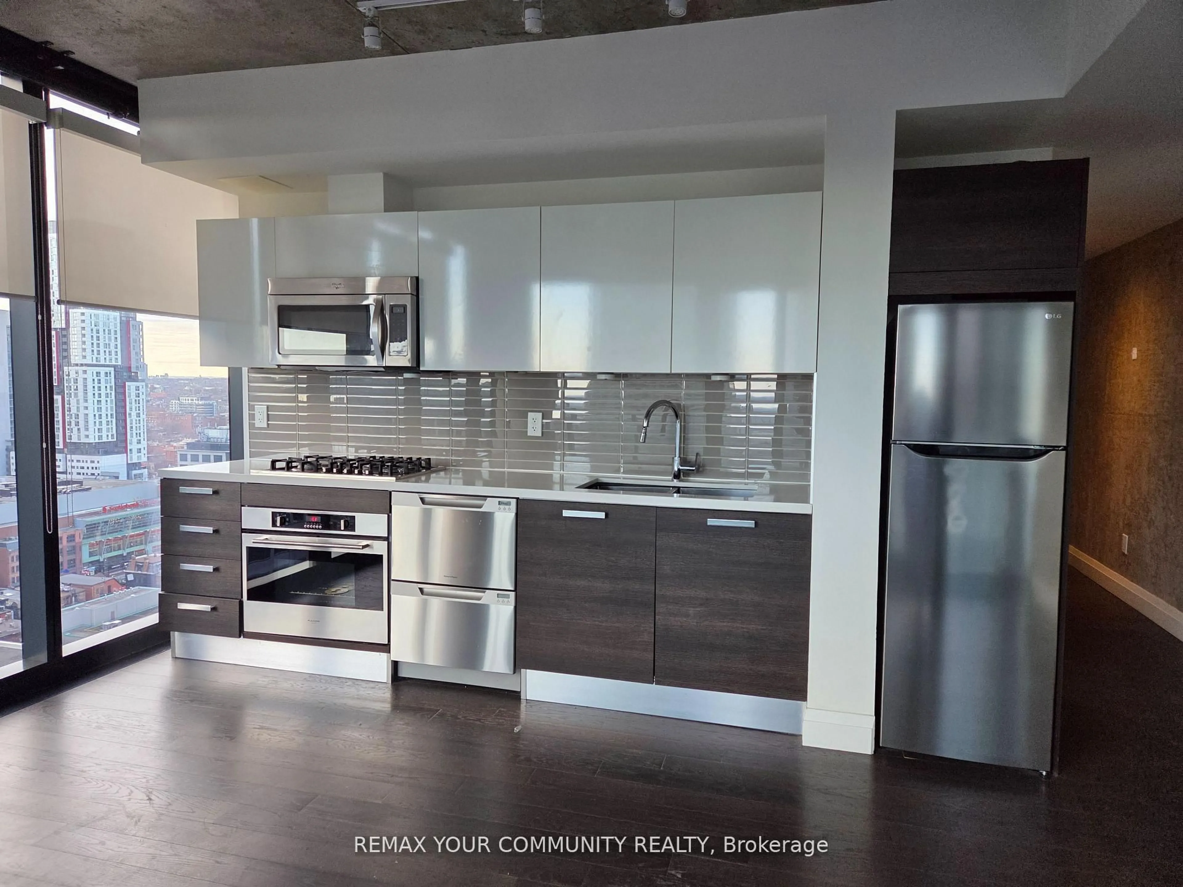 Open concept kitchen, ceramic/tile floor for 224 King St #2107, Toronto Ontario M5V 1H8