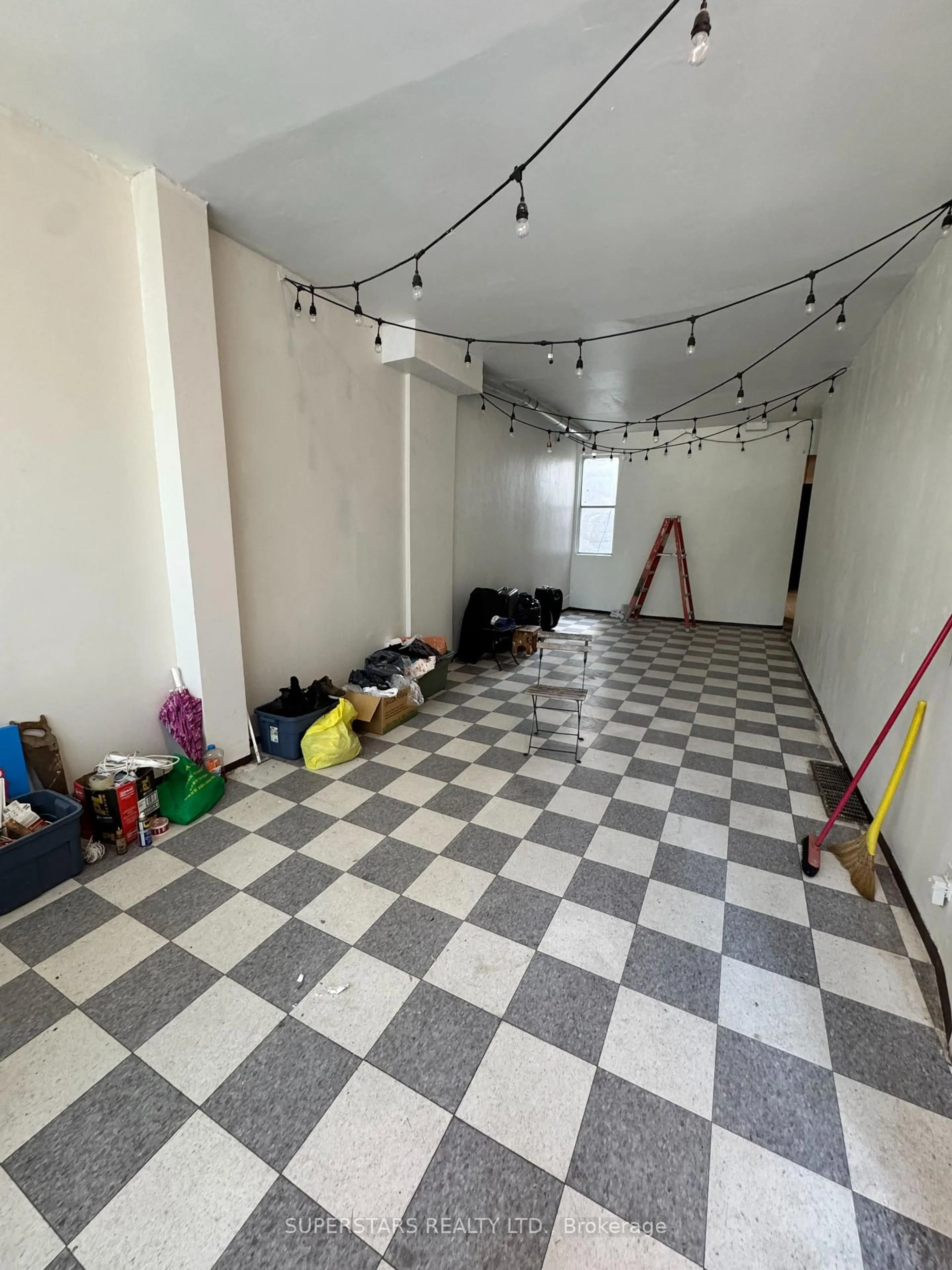 A pic of a room for 187 Augusta Ave, Toronto Ontario M5T 2L4
