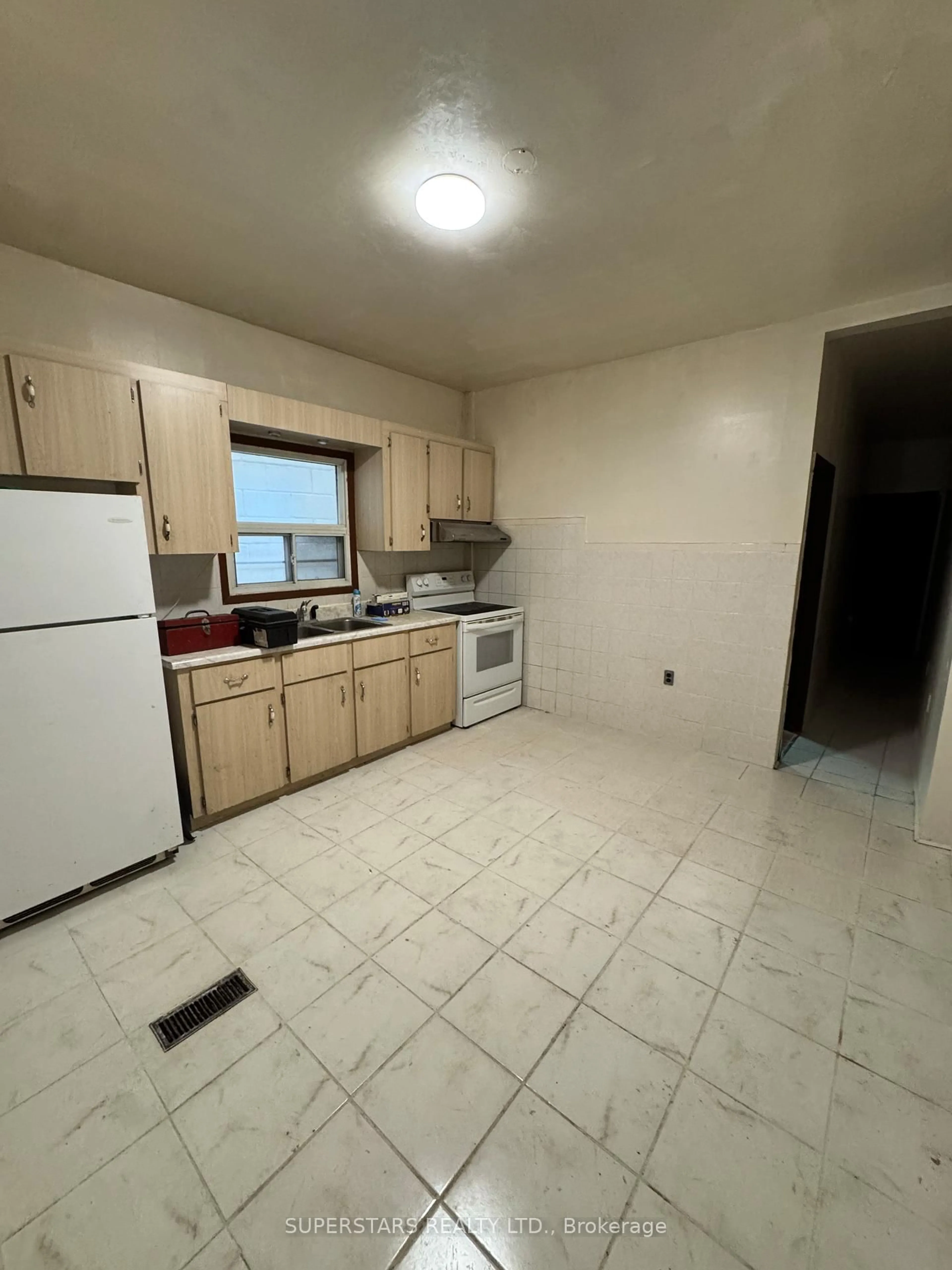 A pic of a room for 187 Augusta Ave, Toronto Ontario M5T 2L4