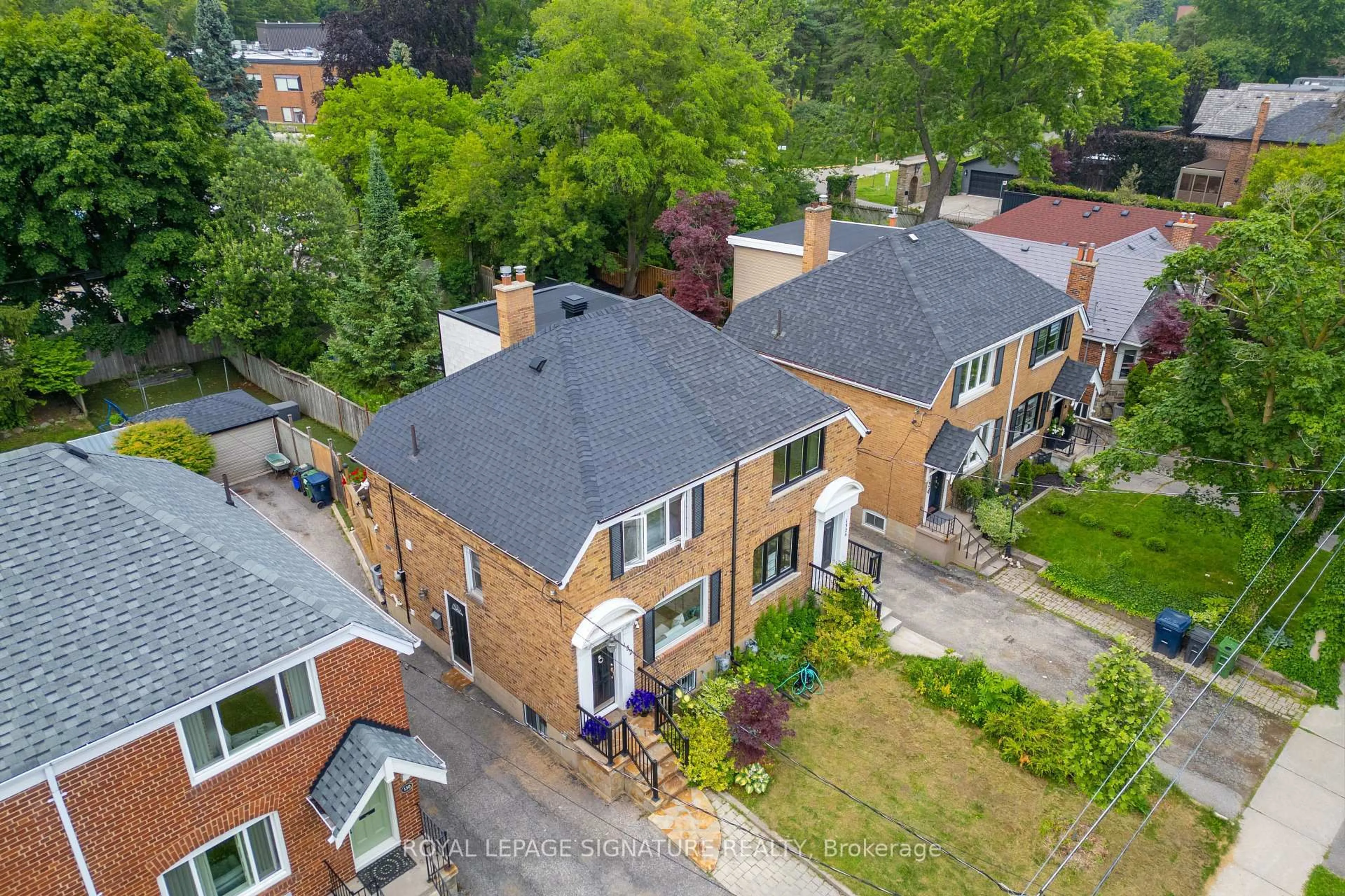 A pic from outside/outdoor area/front of a property/back of a property/a pic from drone, unknown for 132 Glenvale Blvd, Toronto Ontario M4G 2V9