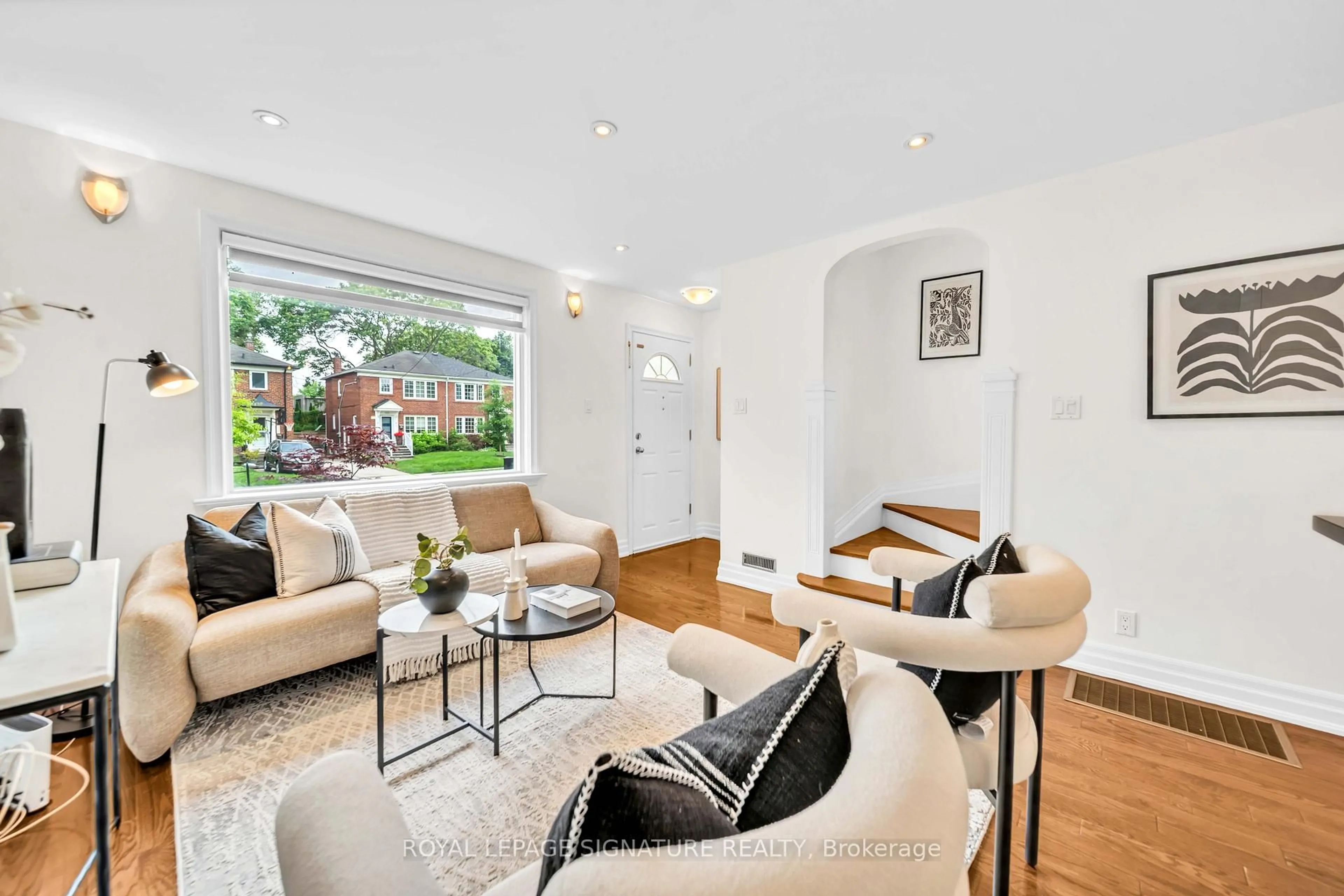 Living room with furniture, unknown for 132 Glenvale Blvd, Toronto Ontario M4G 2V9