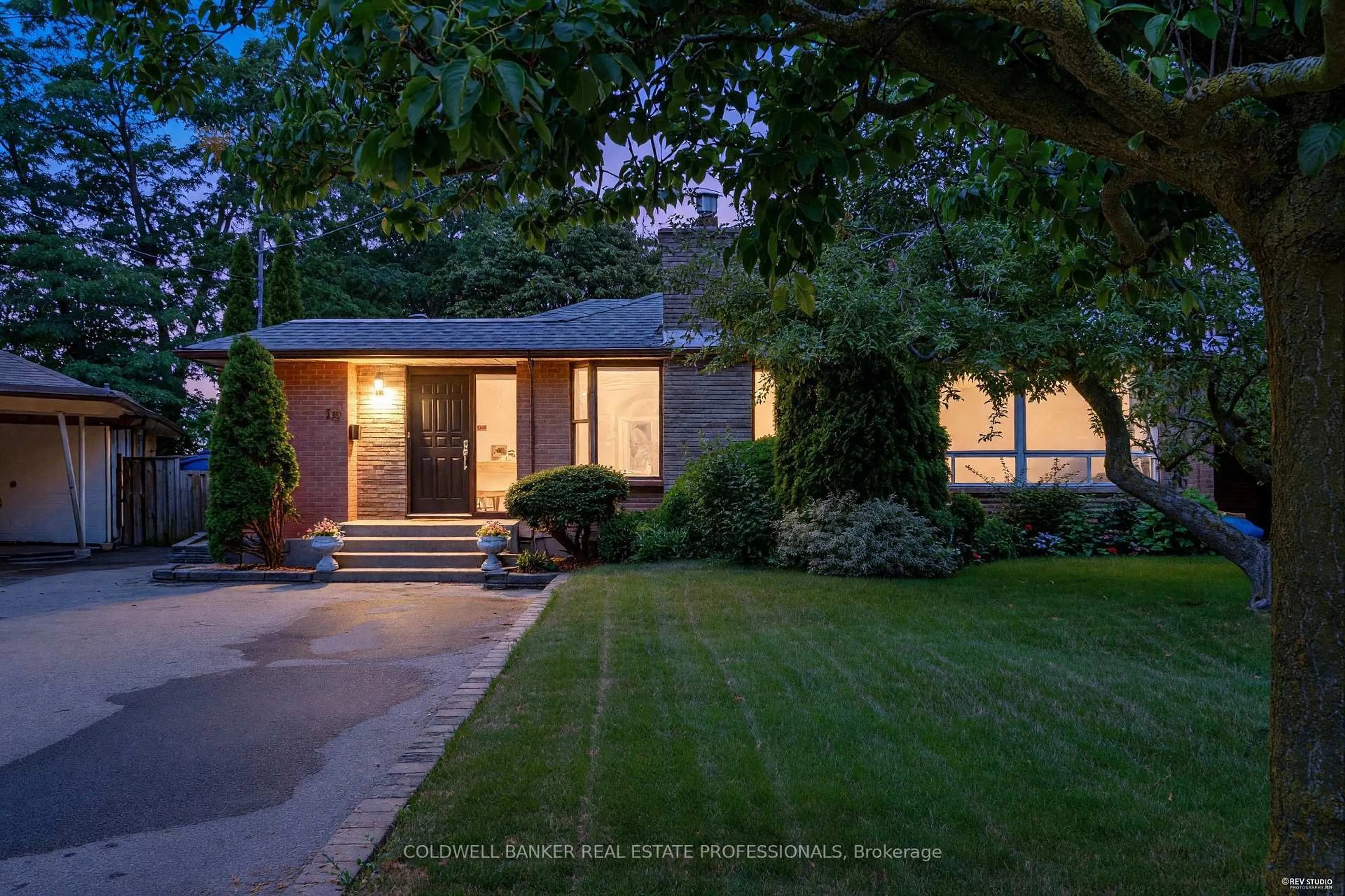 Home with brick exterior material, street for 18 Tuna Crt, Toronto Ontario M3A 3L1