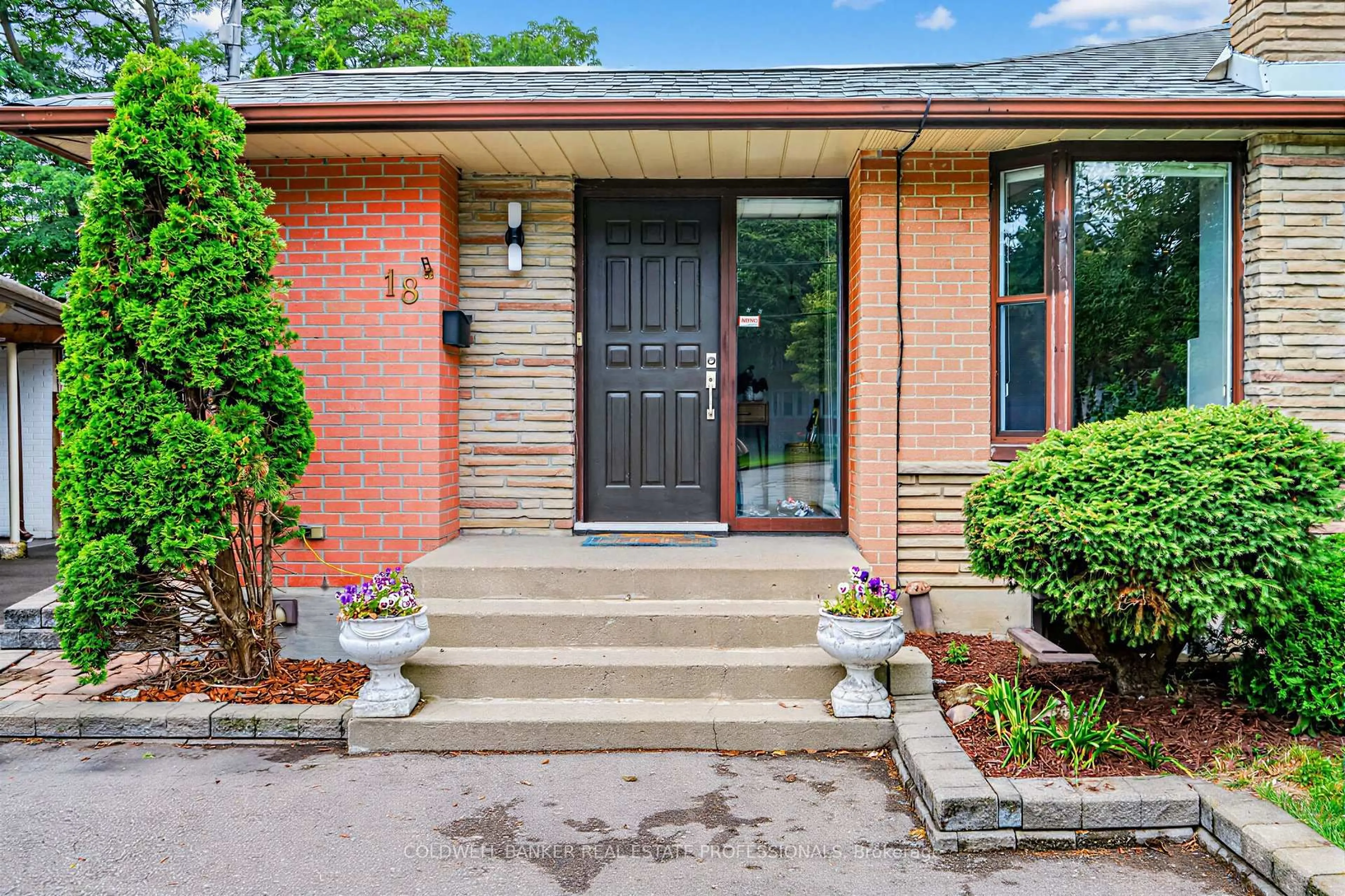 Home with brick exterior material, street for 18 Tuna Crt, Toronto Ontario M3A 3L1