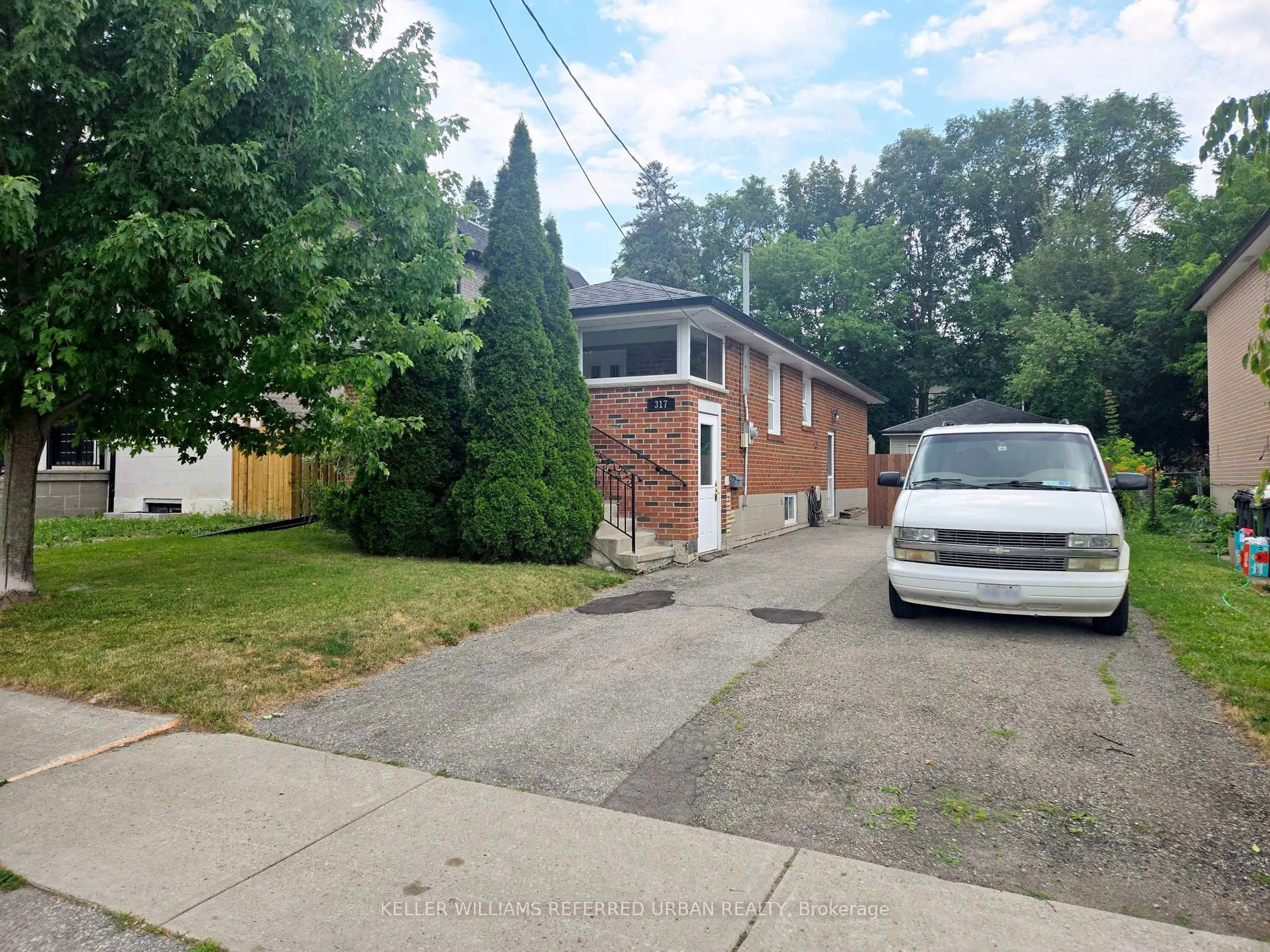 A pic from outside/outdoor area/front of a property/back of a property/a pic from drone, street for 317 Patricia Ave, Toronto Ontario M2R 2M6