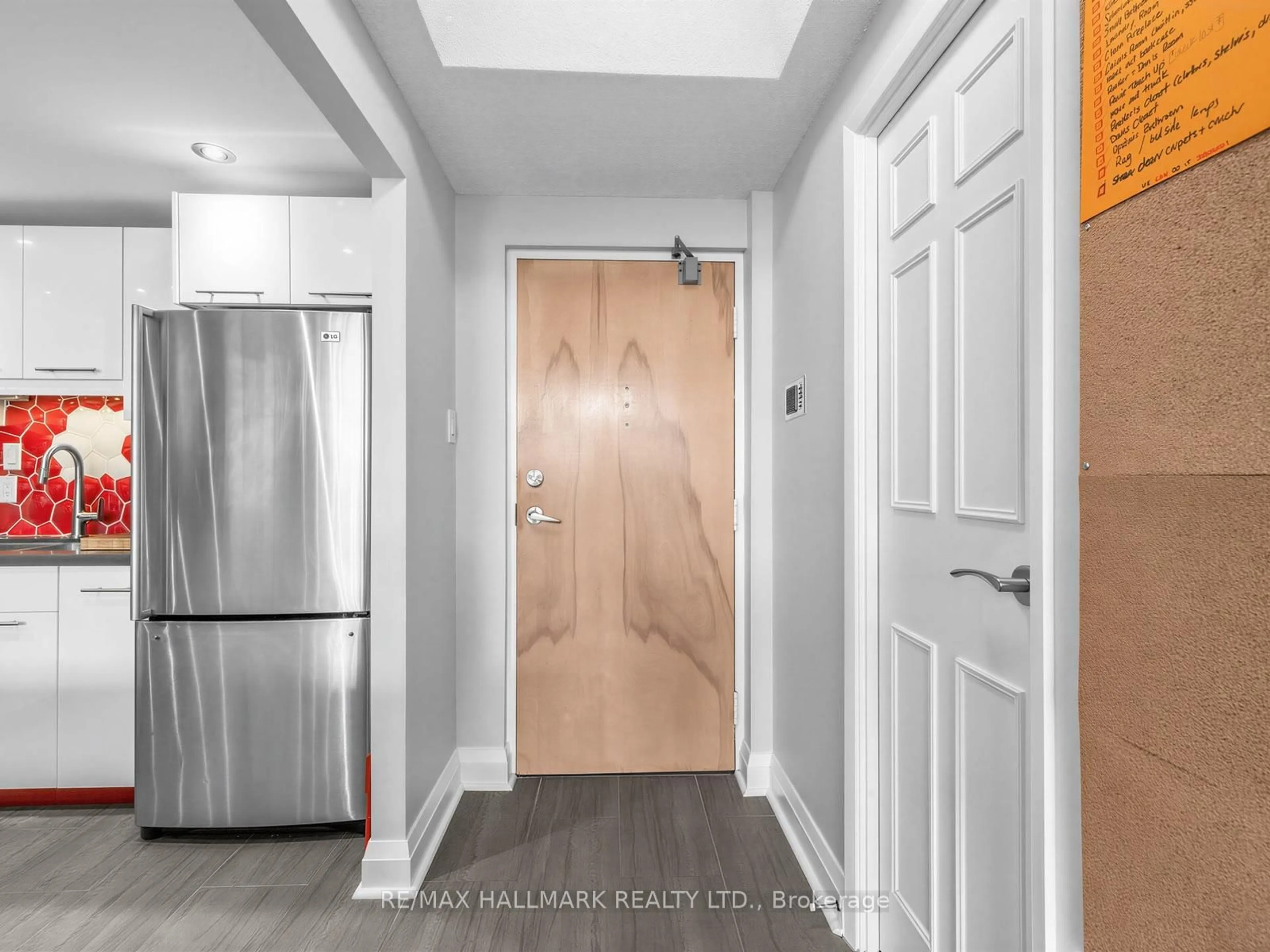 Indoor entryway for 20 Glebe Rd #Ph15, Toronto Ontario M5P 1C9