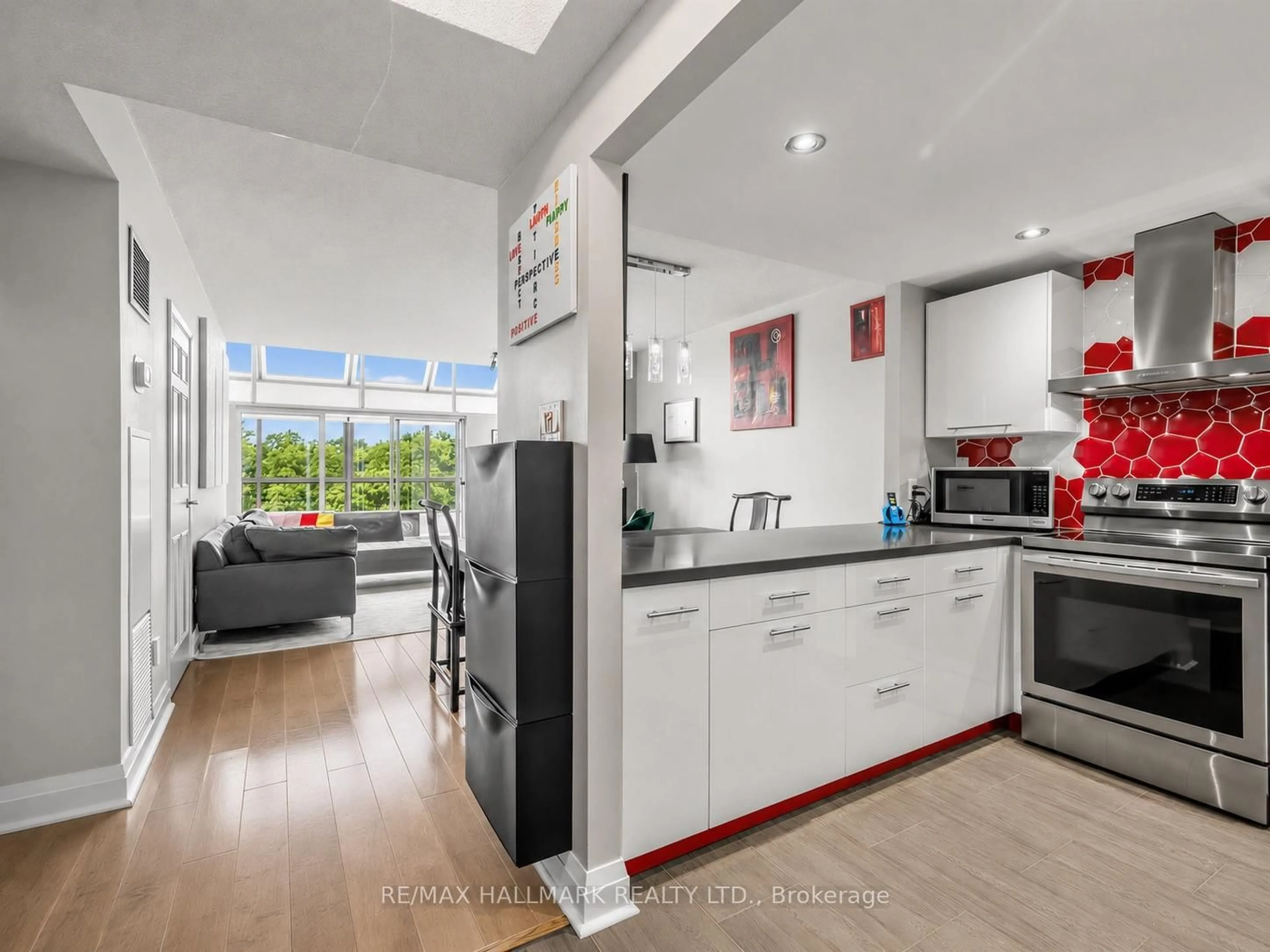 Open concept kitchen, unknown for 20 Glebe Rd #Ph15, Toronto Ontario M5P 1C9