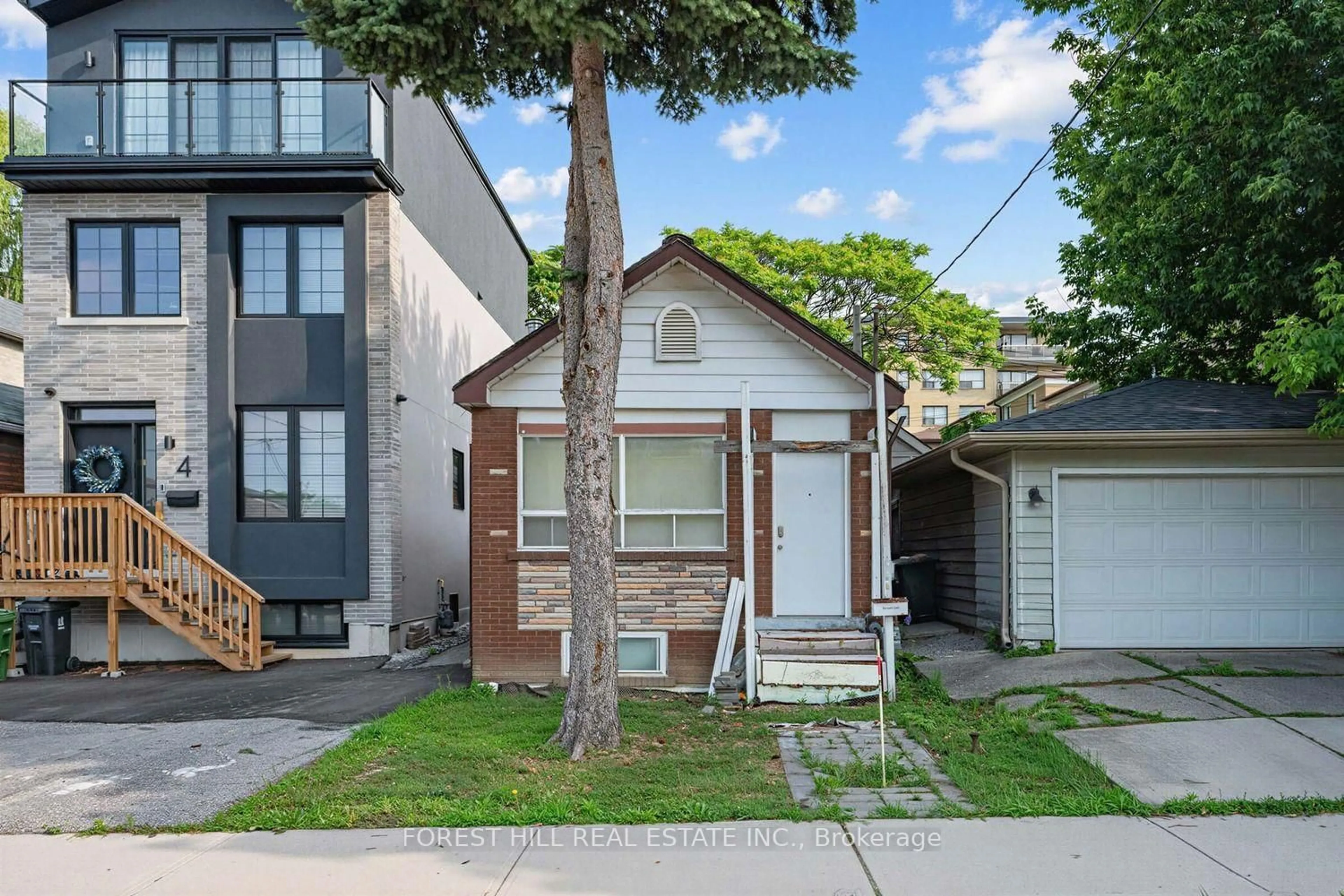 Unknown for 2 Mulberry Cres, Toronto Ontario M6C 1N5