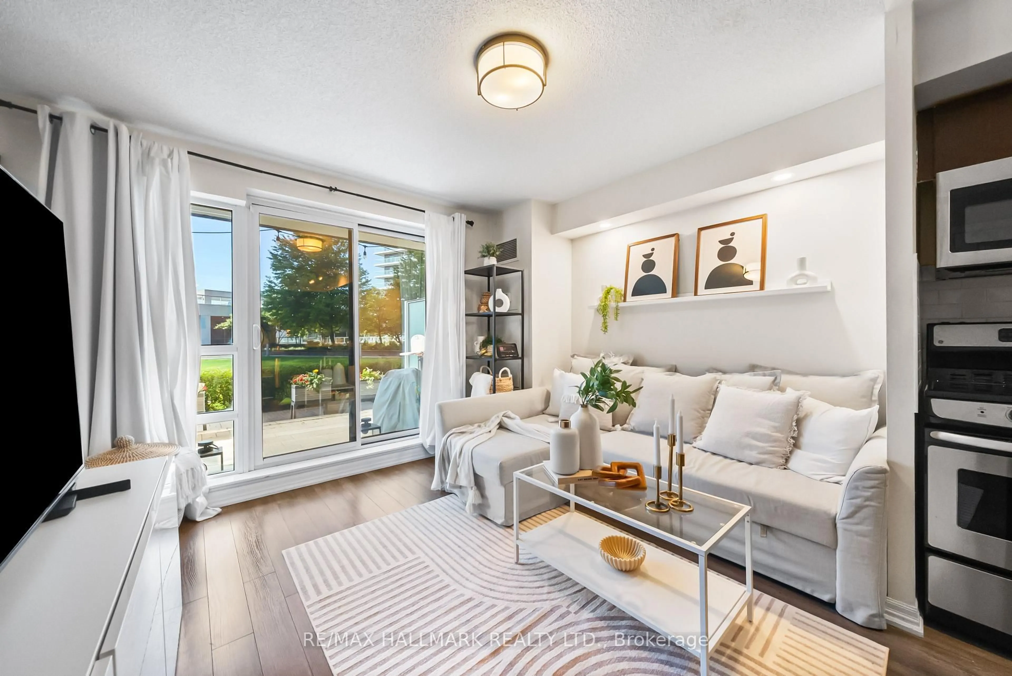 Living room with furniture, unknown for 2035 Sheppard Ave #122, Toronto Ontario M2J 0A8