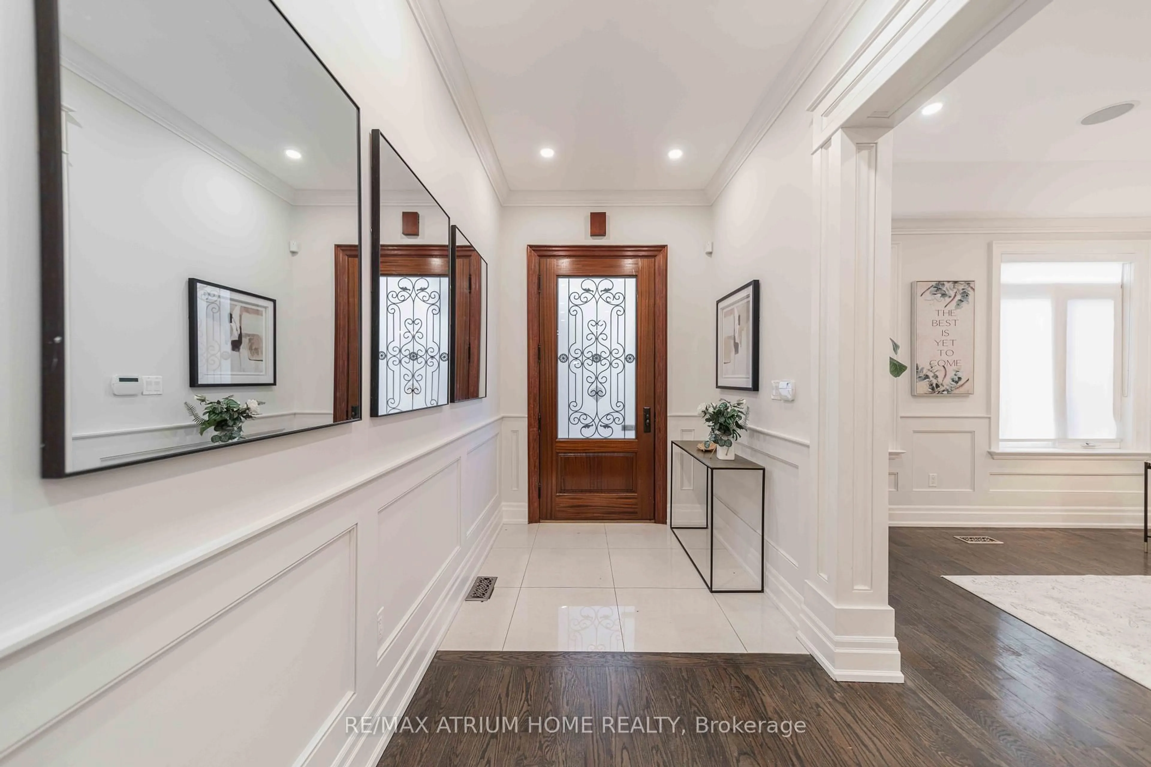Indoor entryway for 116 Church Ave, Toronto Ontario M2N 4G2