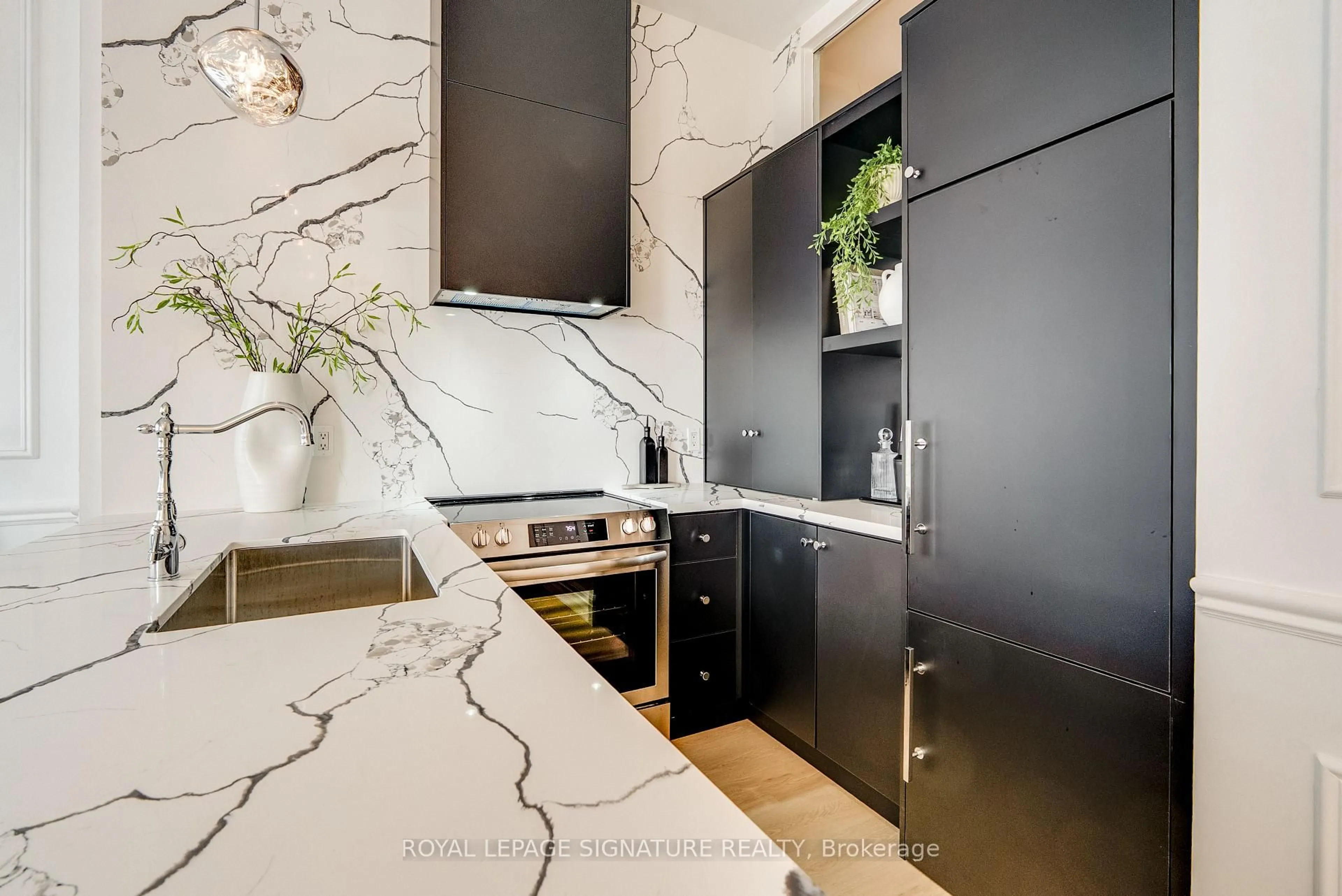 Contemporary kitchen, ceramic/tile floor for 700 King St #403, Toronto Ontario M5V 2Y6
