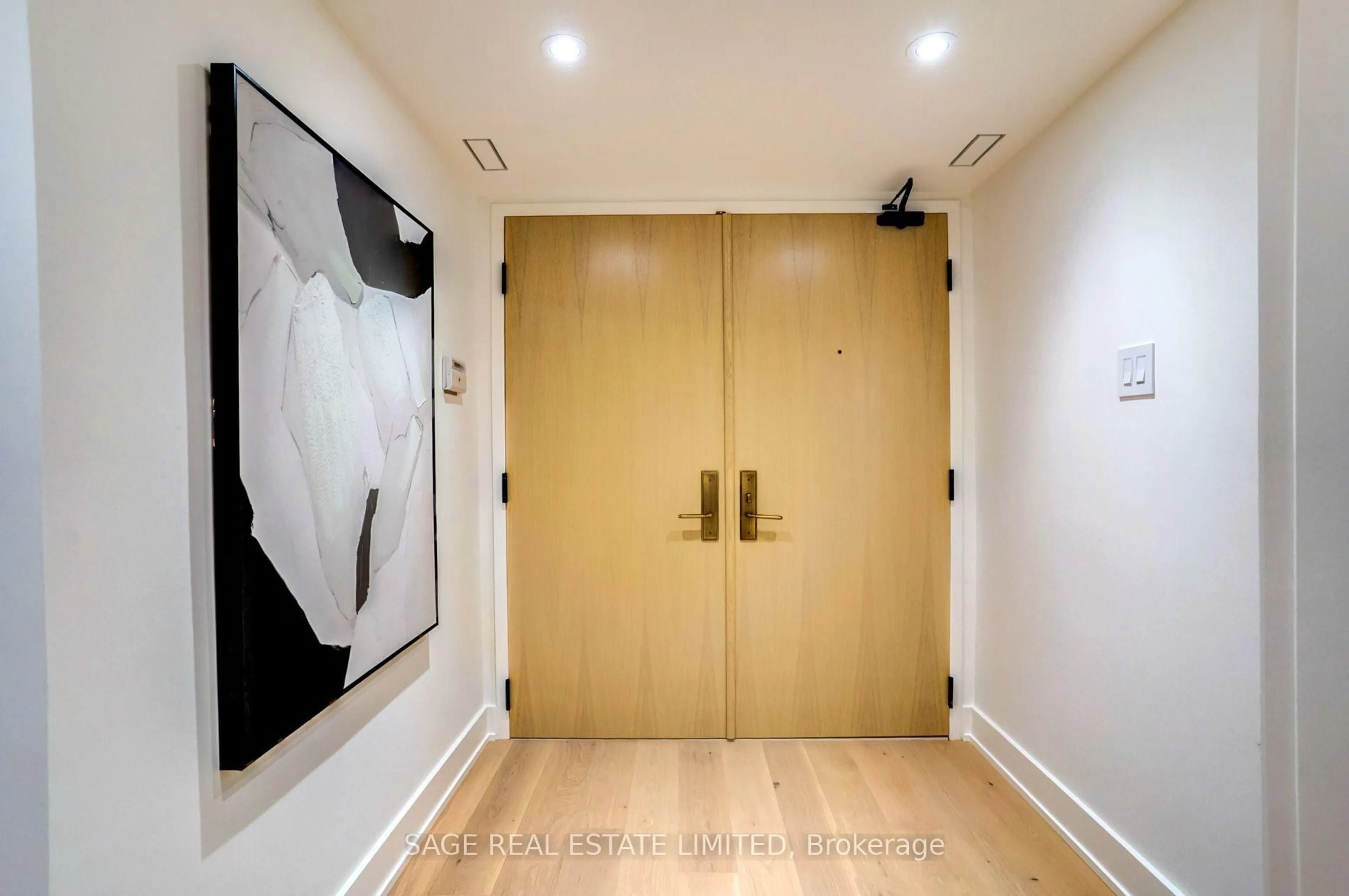 Indoor entryway for 3900 Yonge St #408, Toronto Ontario M4N 3N6