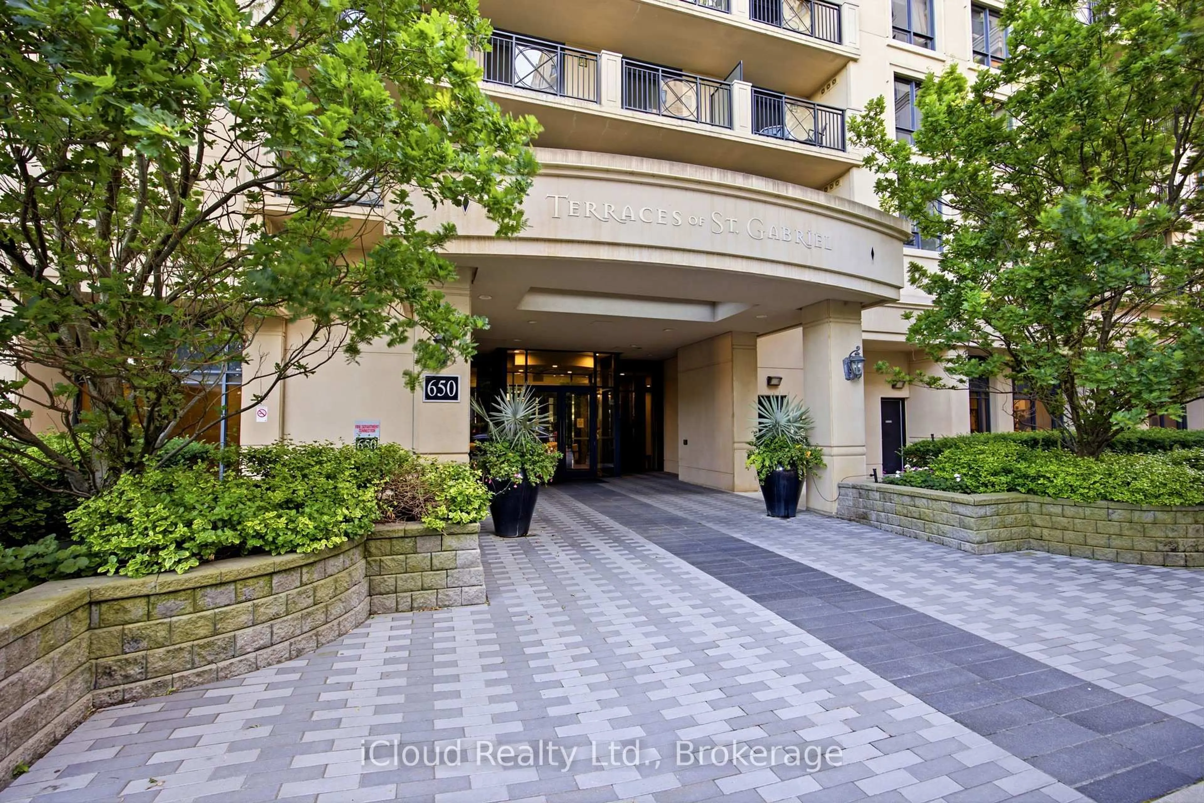 Indoor foyer for 650 Sheppard Ave #Ph16, Toronto Ontario M2K 3E4