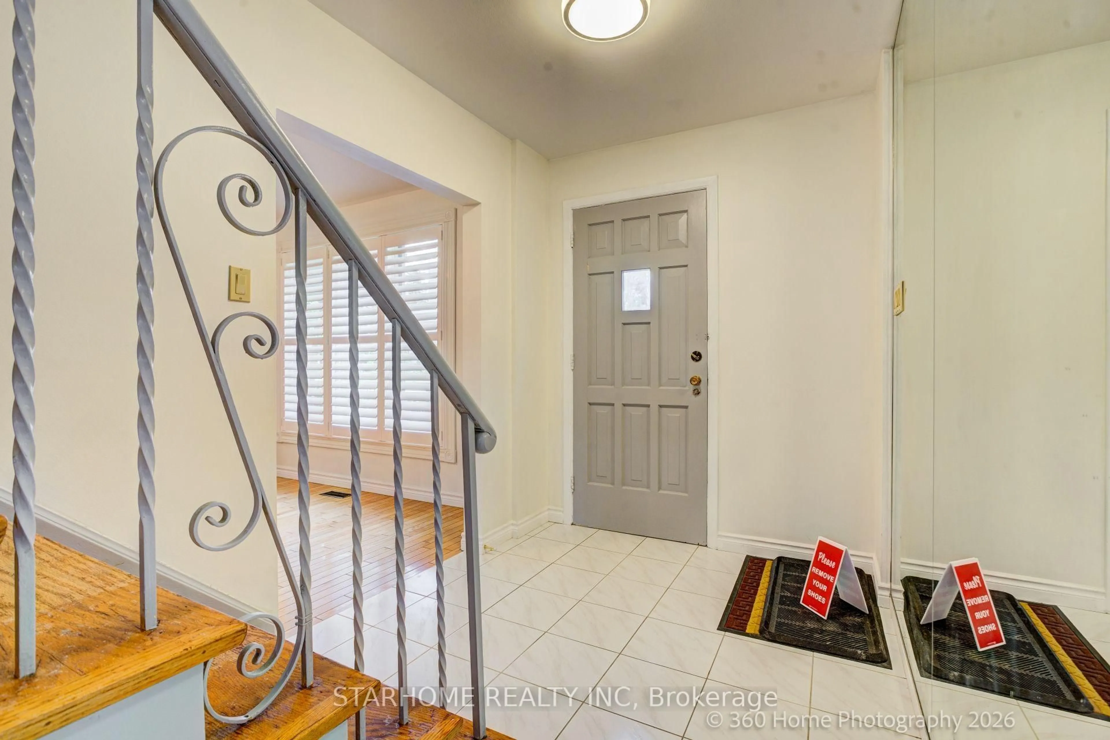 Indoor entryway for 8 Shaughnessy Blvd, Toronto Ontario M2J 1H5
