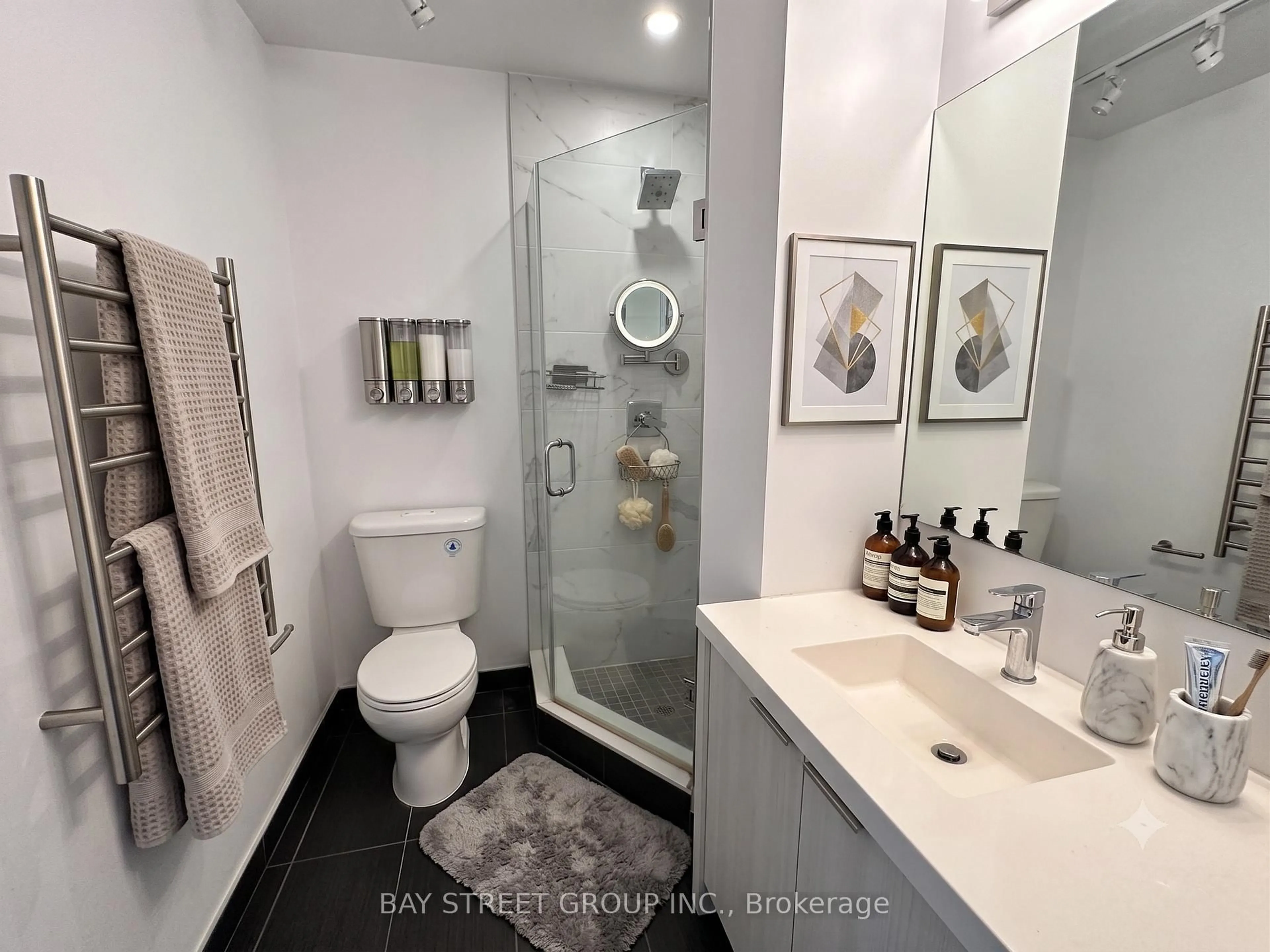 Contemporary bathroom, ceramic/tile floor for 101 erskine Ave #1106, Toronto Ontario M4P 0C5