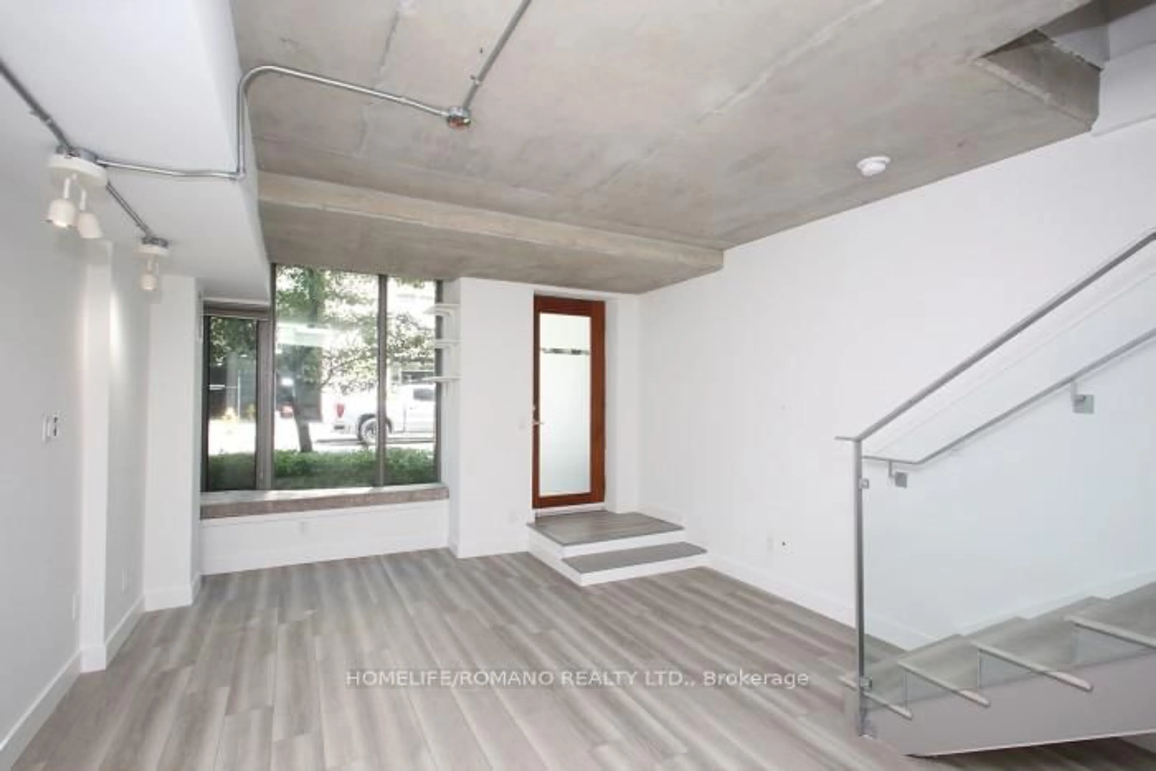 Indoor foyer for 55 Stewart St #104, Toronto Ontario M5V 2V1