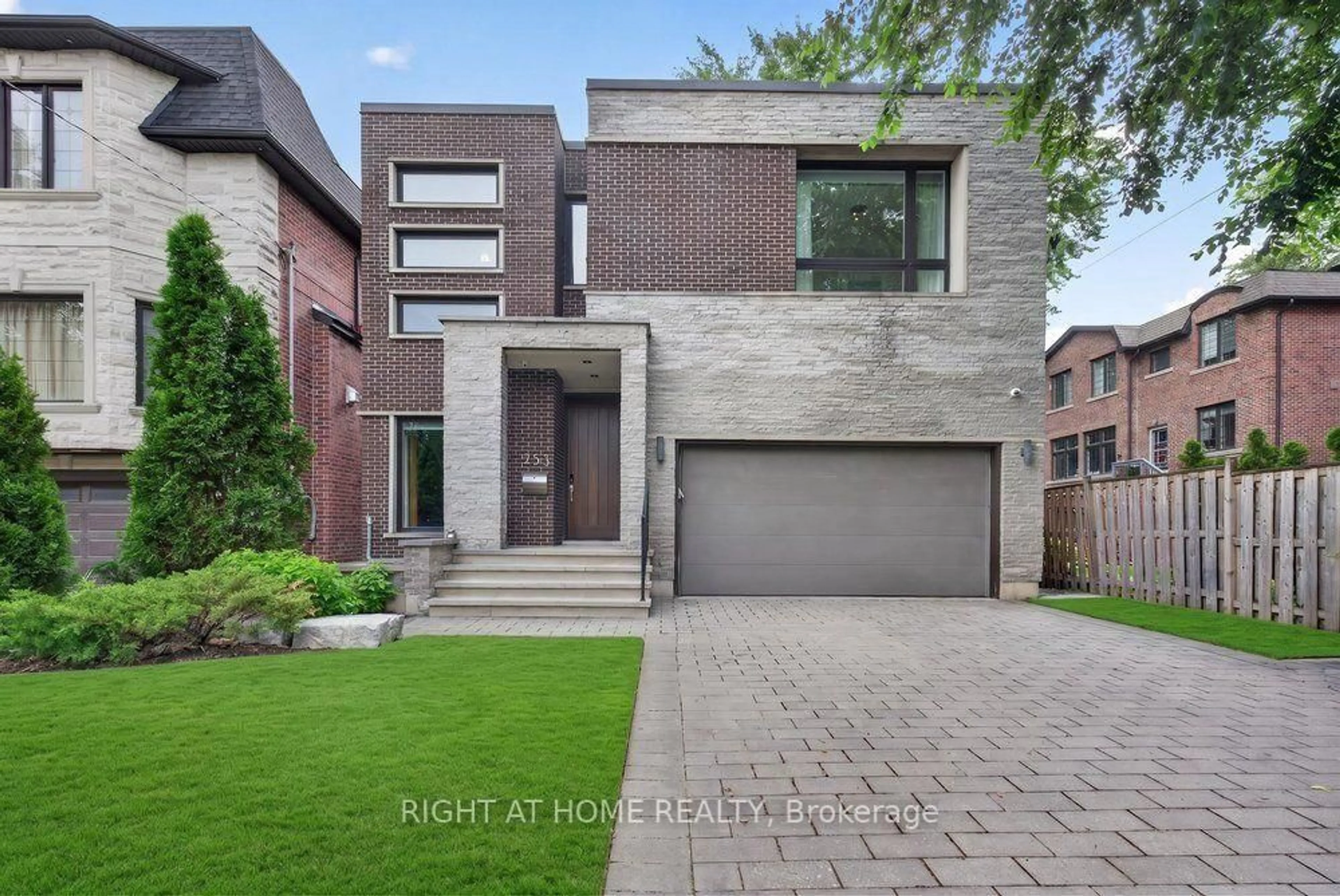 Home with brick exterior material, street for 255 Willowdale Ave, Toronto Ontario M2N 4Z8