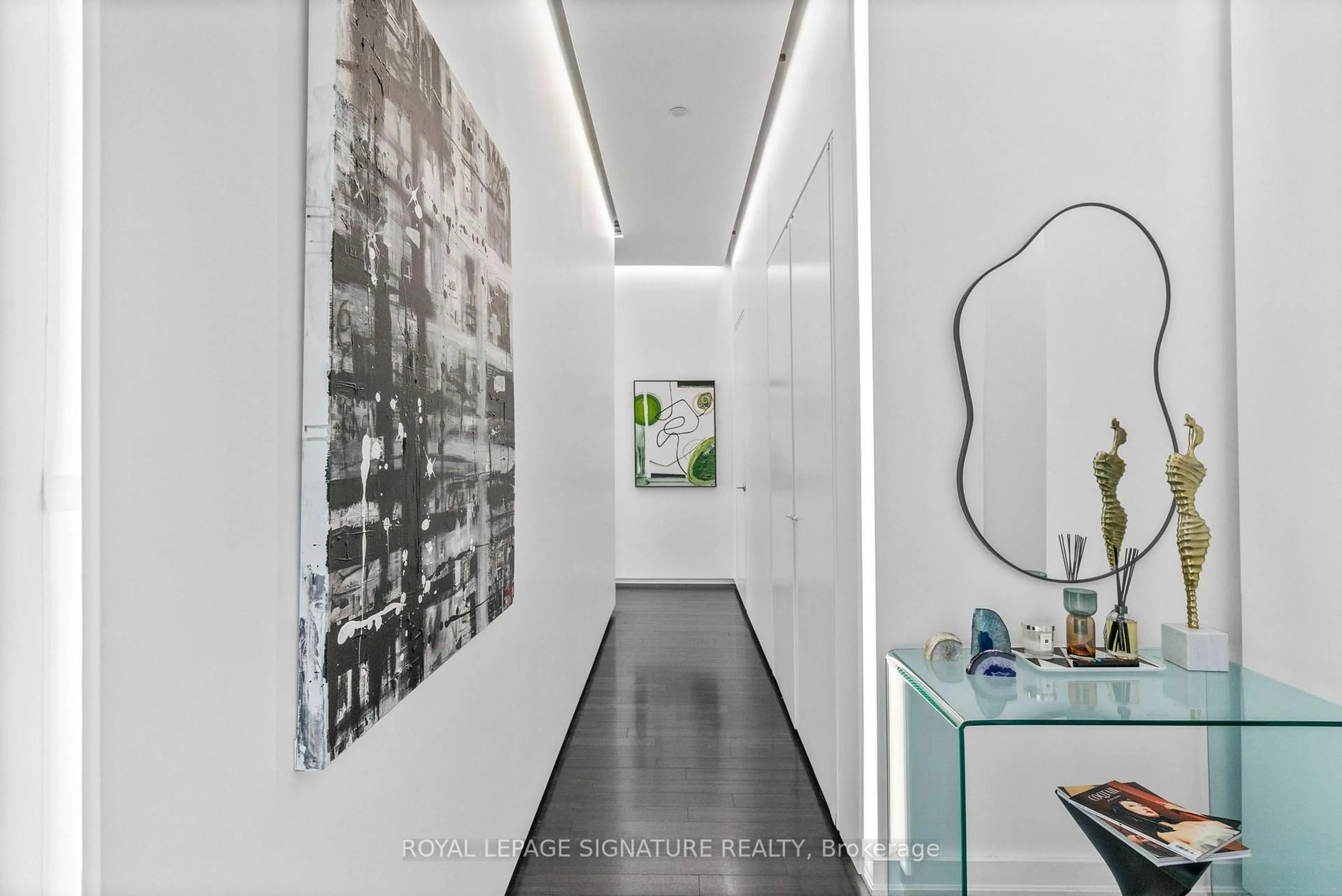 Indoor foyer for 43 Hanna Ave #411, Toronto Ontario M6K 1X1