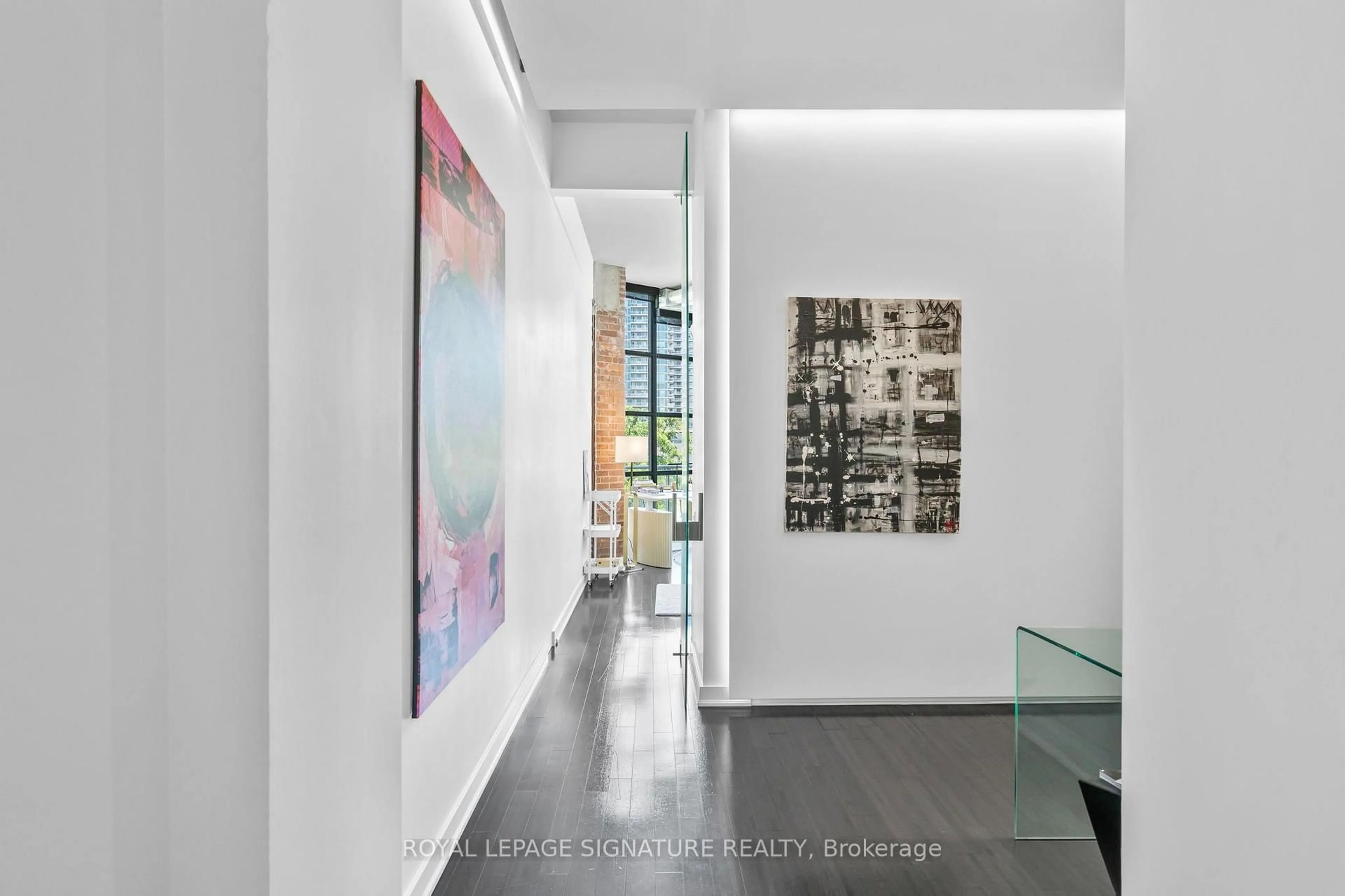 Indoor entryway for 43 Hanna Ave #411, Toronto Ontario M6K 1X1