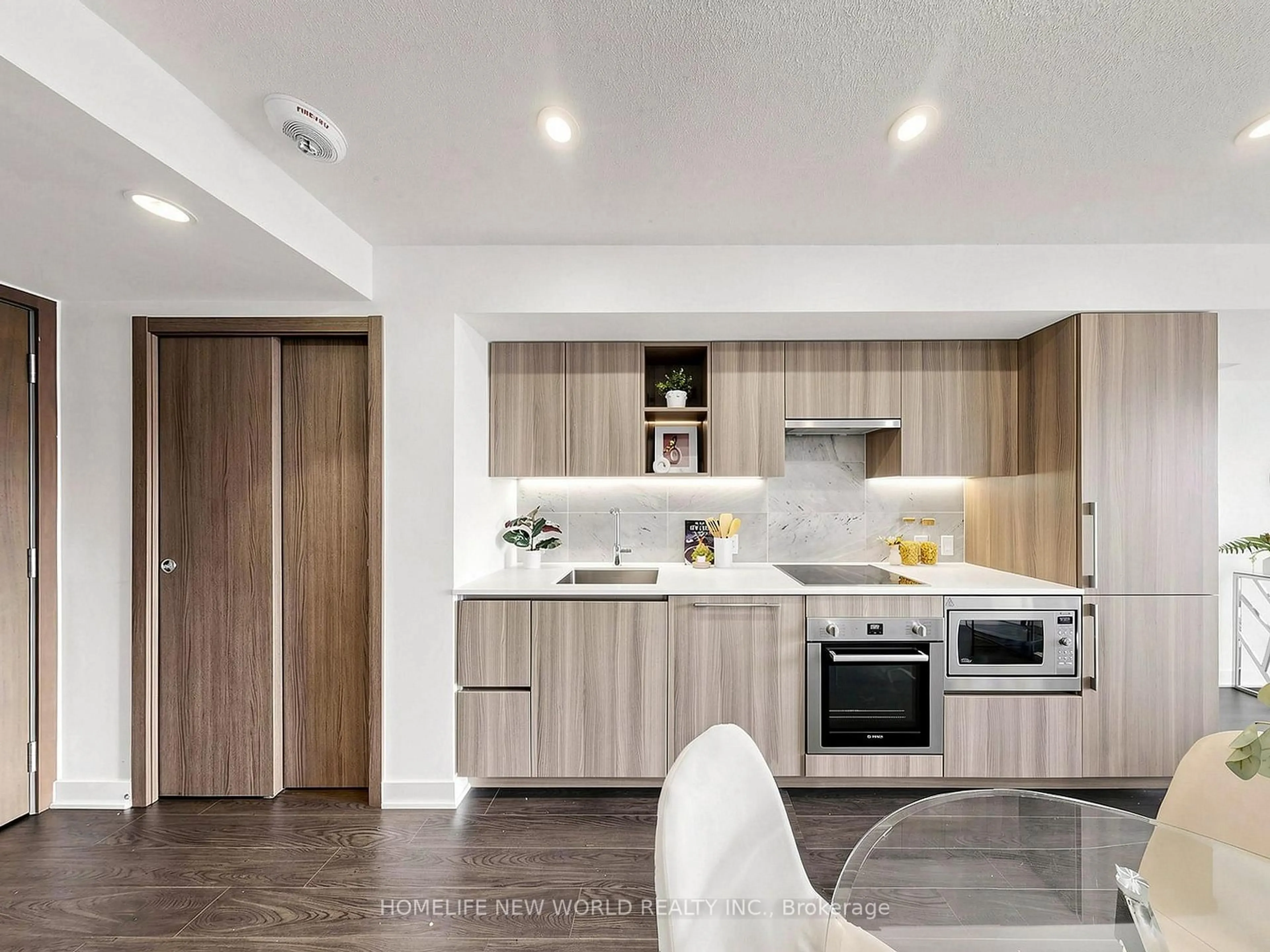 Open concept kitchen, wood/laminate floor for 19 Bathurst St #1806, Toronto Ontario M5V 0N2