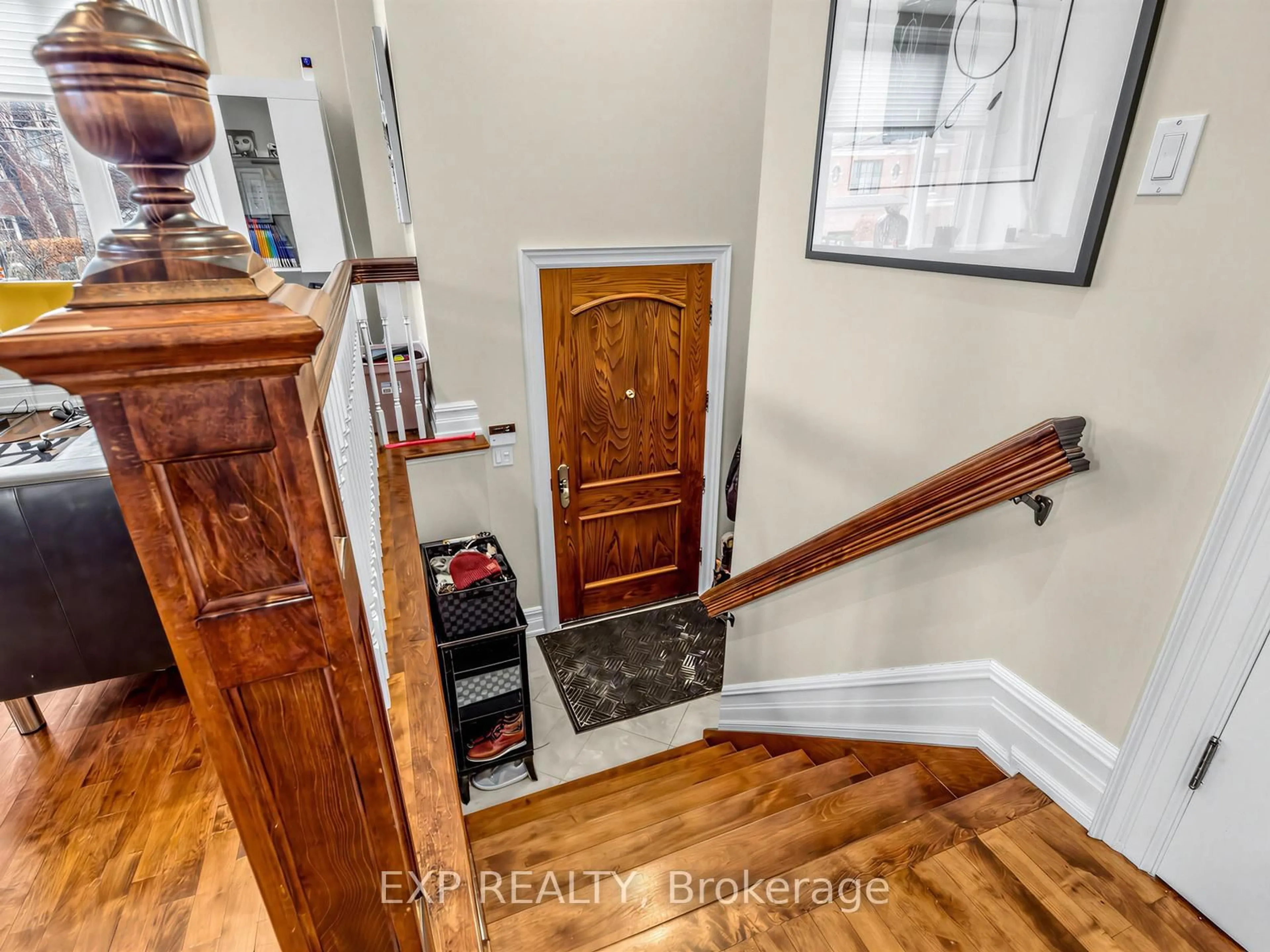 Indoor entryway for 241 Poplar Plains St, Toronto Ontario M4V 2N8