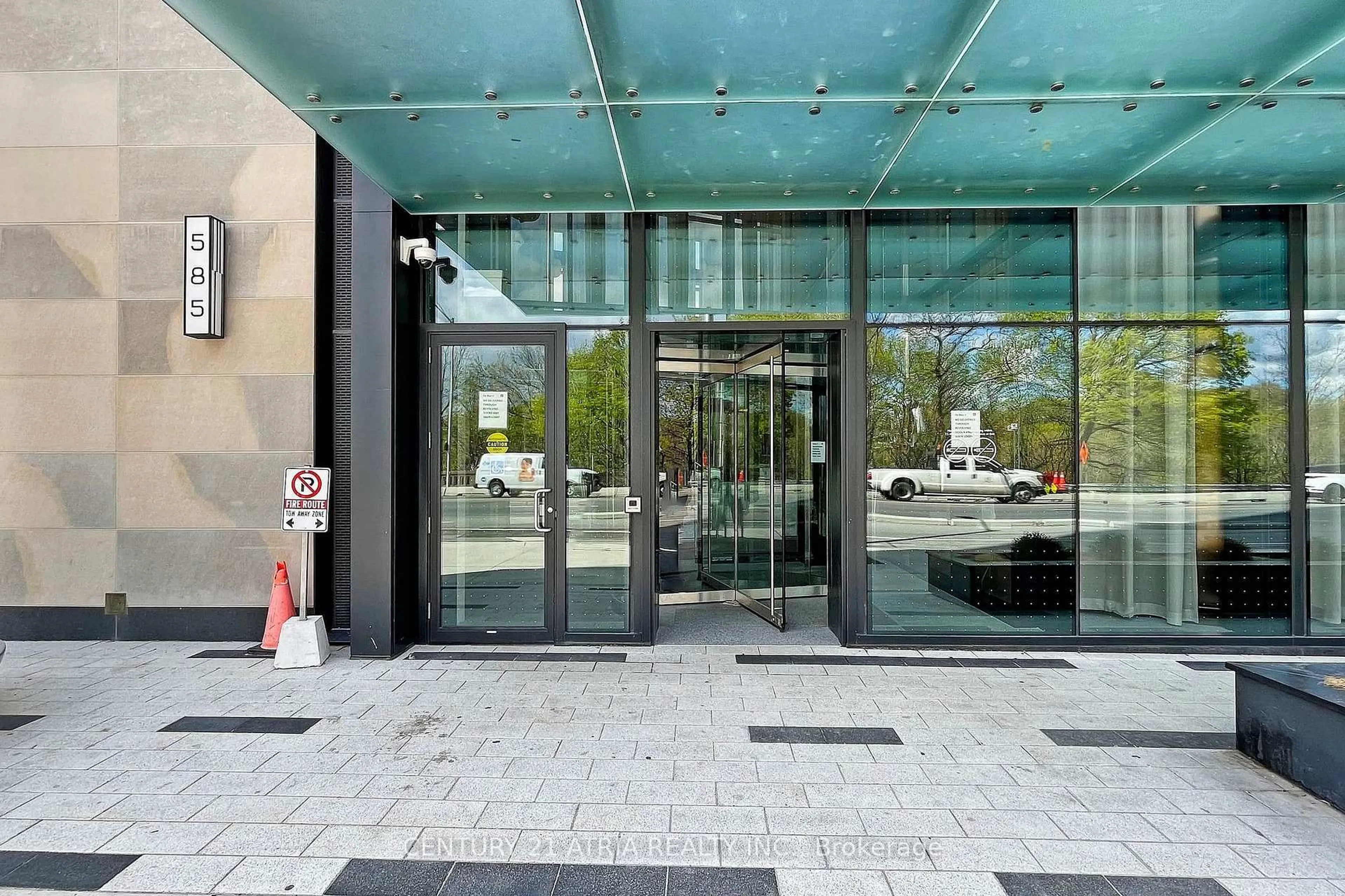 Unknown for 585 Bloor St #420, Toronto Ontario M4W 0B3
