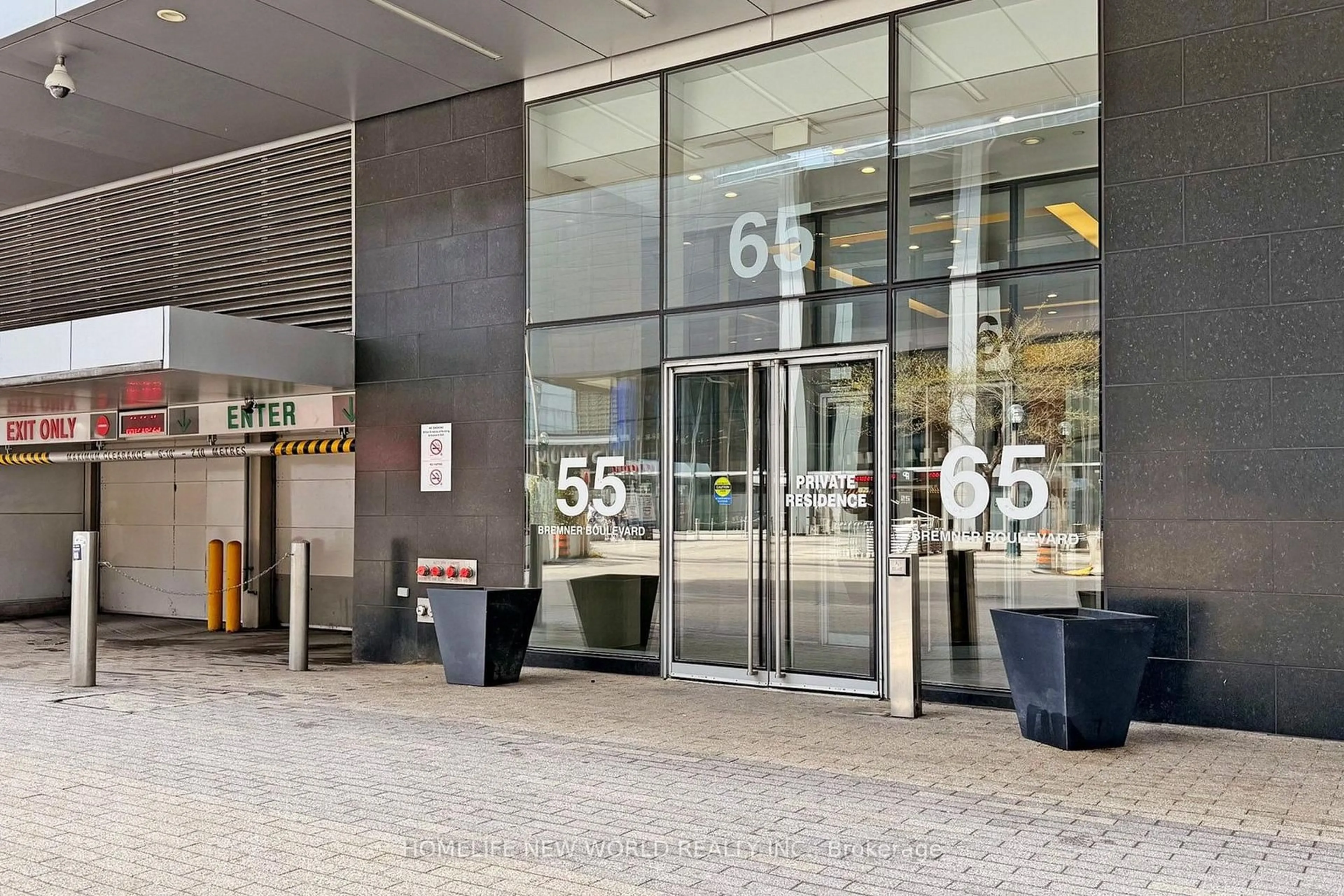 Indoor foyer for 65 Bremner Blvd #4905, Toronto Ontario M5J 0A7