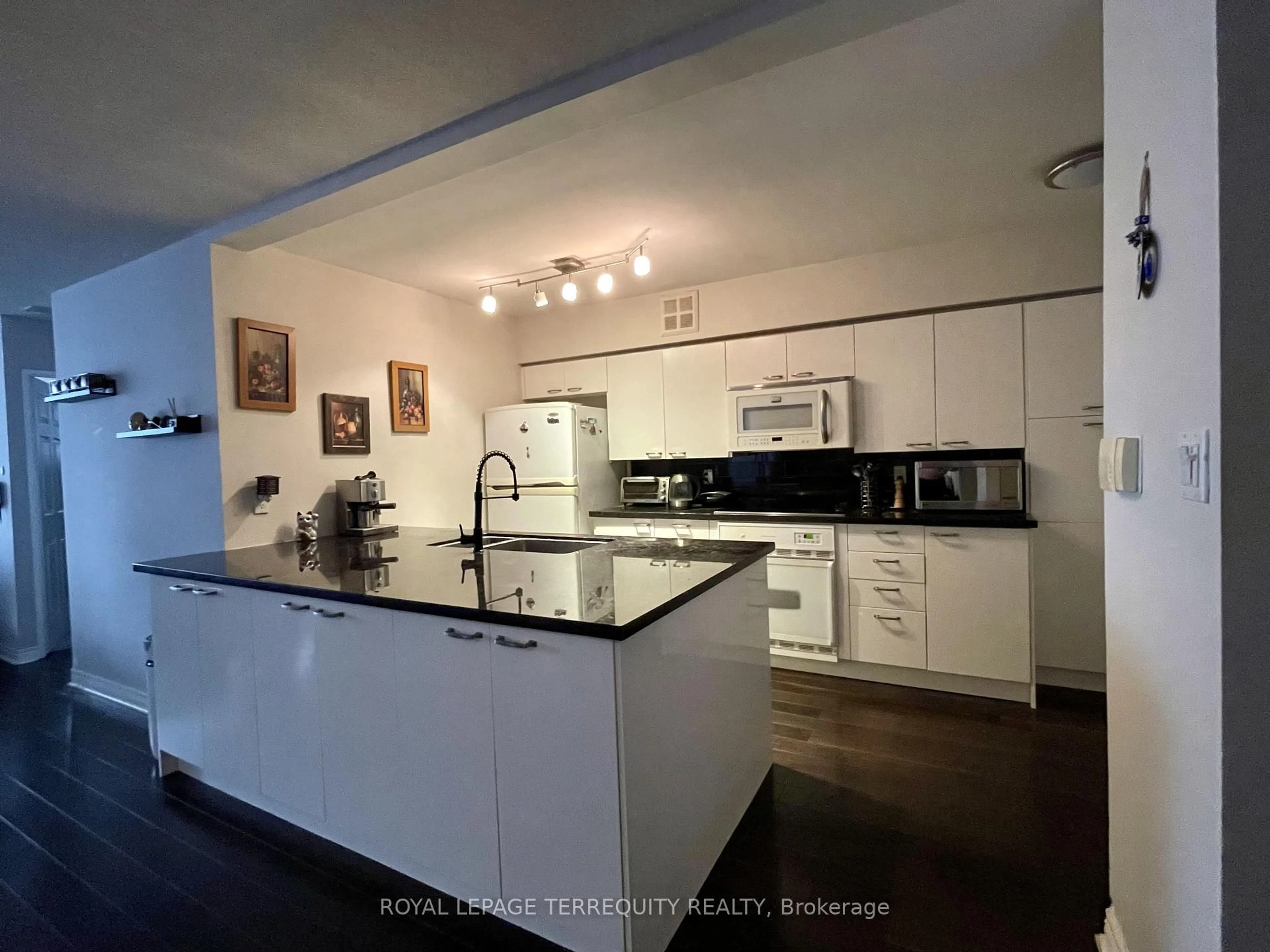 Open concept kitchen, unknown for 30 Greenfield Ave #1009, Toronto Ontario M2N 6N3