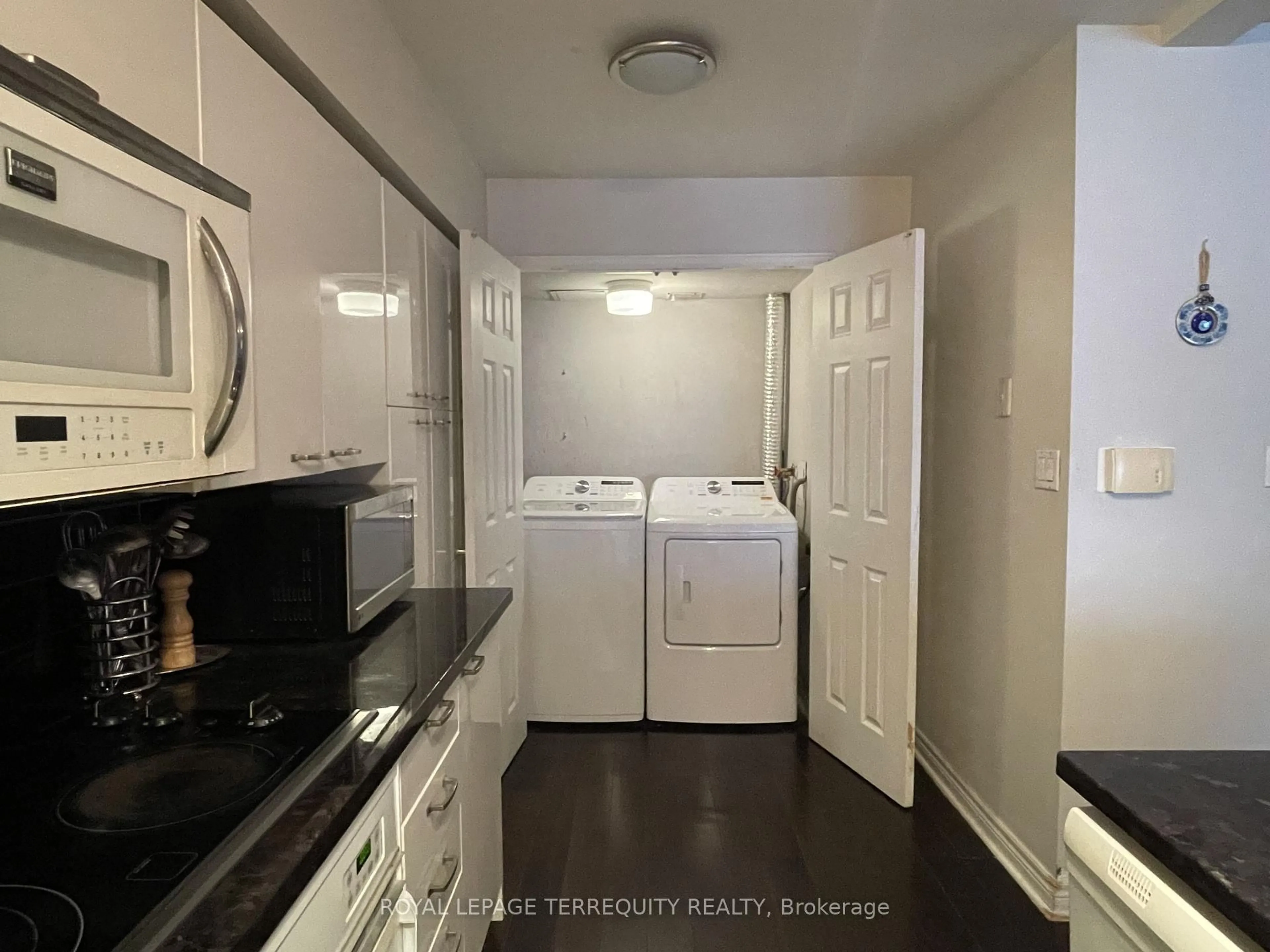 Standard kitchen, unknown for 30 Greenfield Ave #1009, Toronto Ontario M2N 6N3